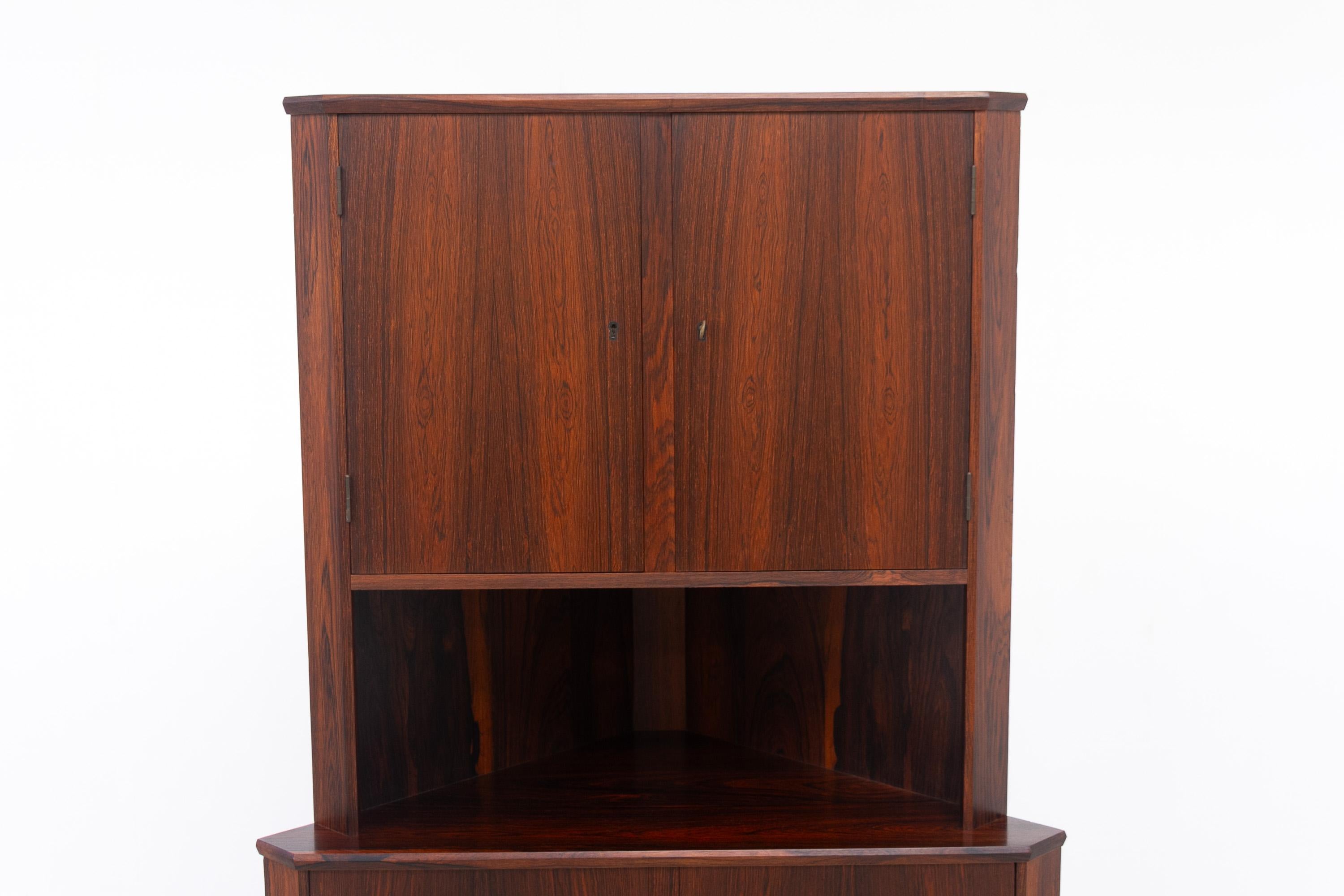 Palissandro Danish Mid-Century Rosewood Corner Cabinet, 1960s. in vendita