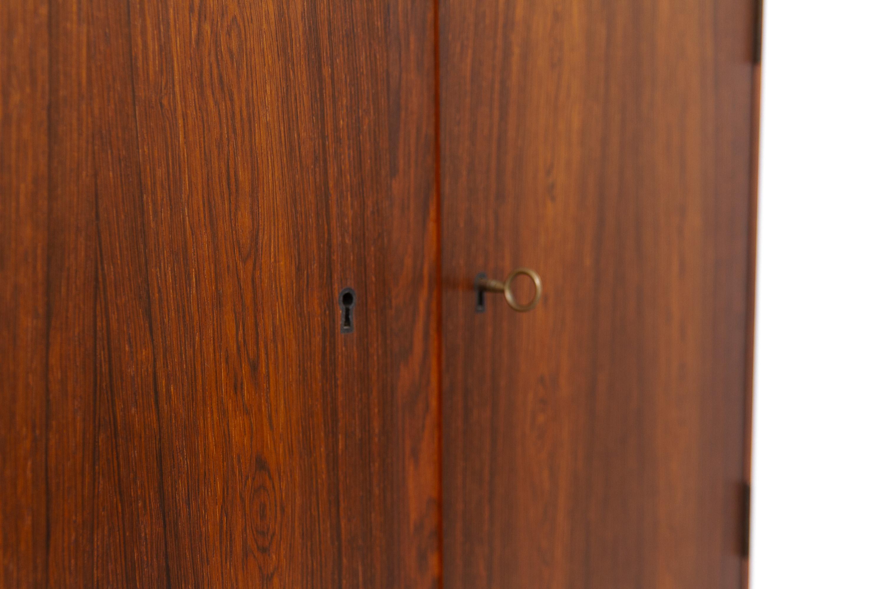 Danish Mid-Century Rosewood Corner Cabinet, 1960s. in vendita 1