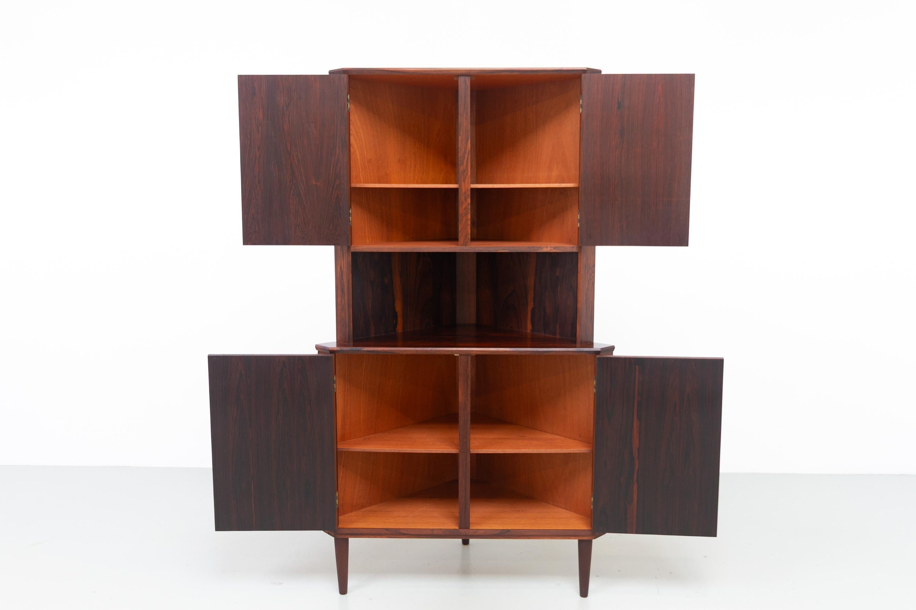 Danish Mid-Century Rosewood Corner Cabinet, 1960s. in vendita 2