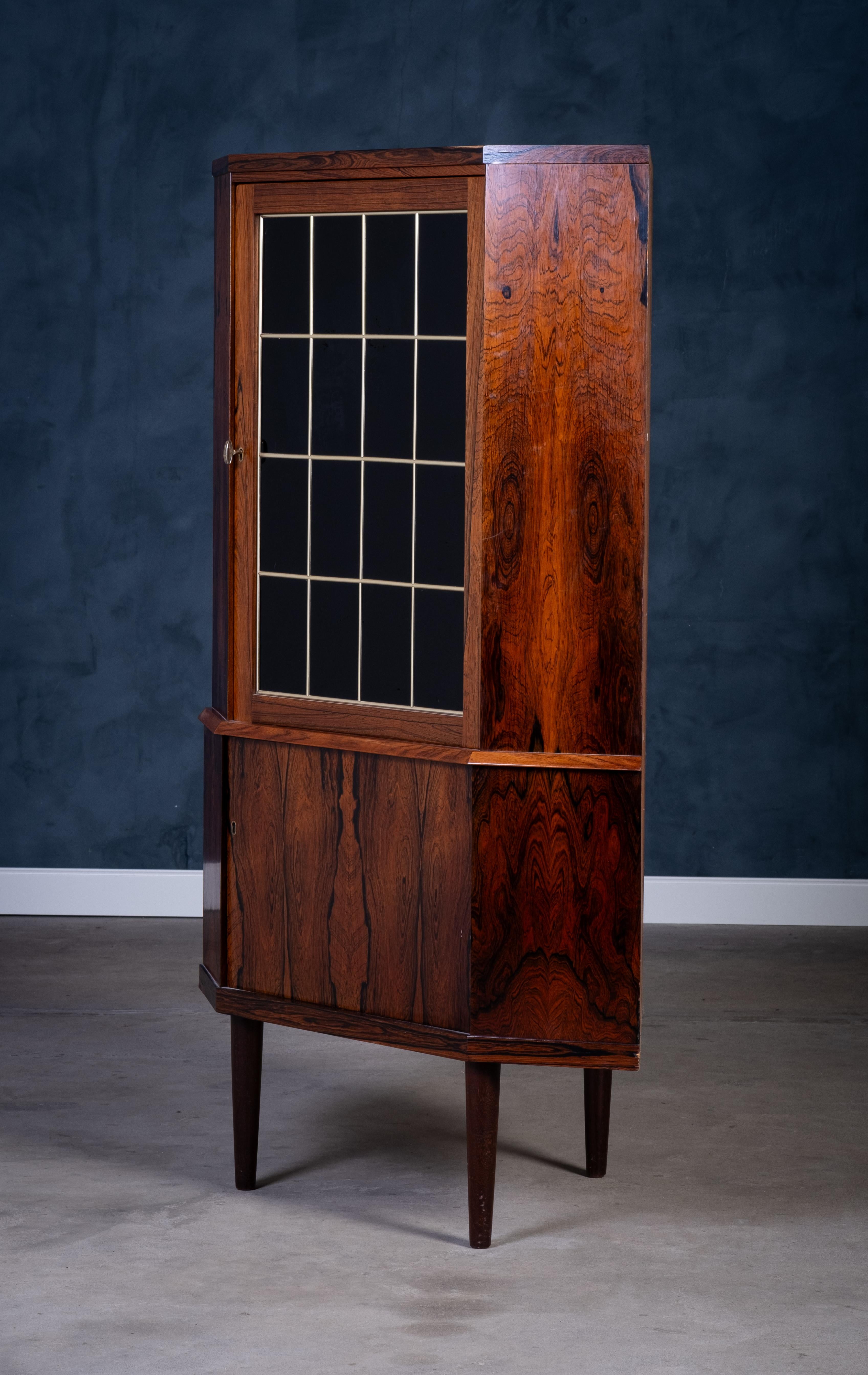 Mid-Century moderno Mobile angolare / mobile bar danese in palissandro della metà del secolo scorso, anni '60 in vendita