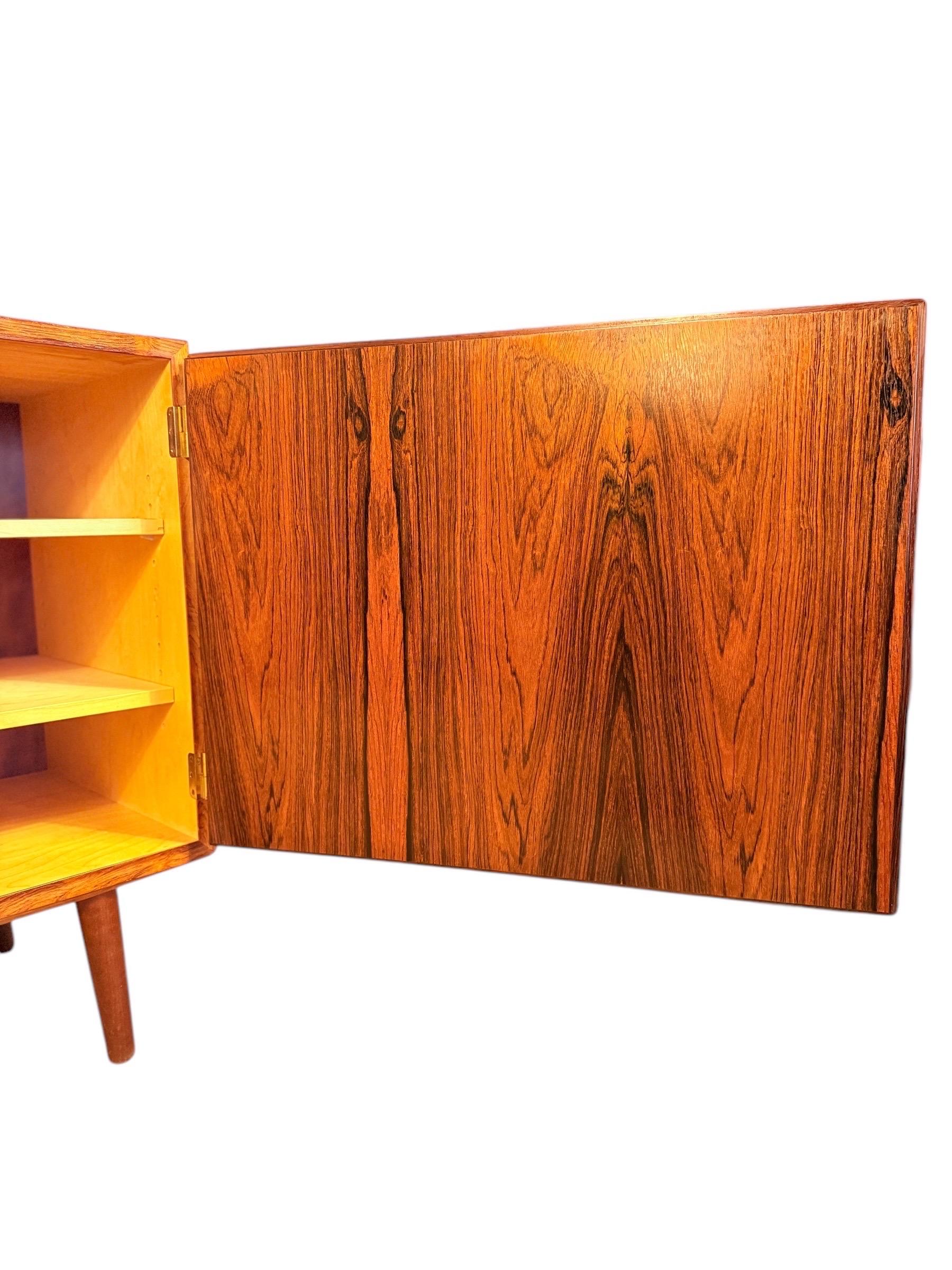 Credenza danese in legno di palissandro della metà del secolo scorso di Carlo Jensen per Hundevad & Co. in vendita 5