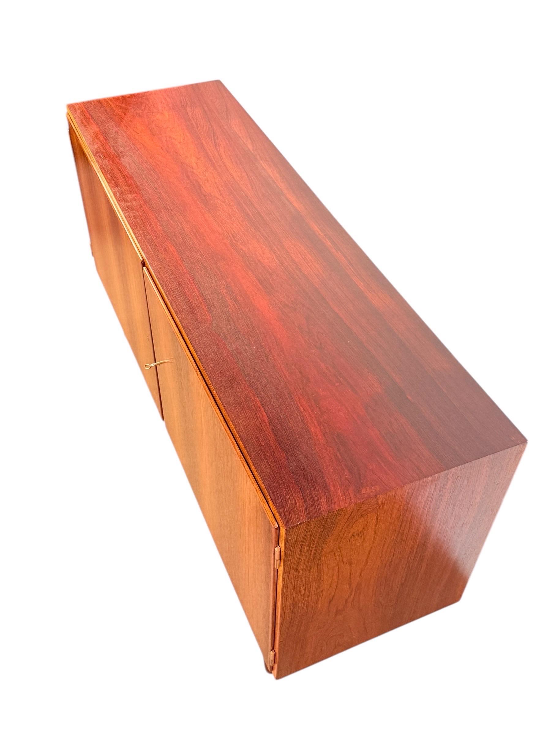 Credenza danese in legno di palissandro della metà del secolo scorso di Carlo Jensen per Hundevad & Co. in vendita 6