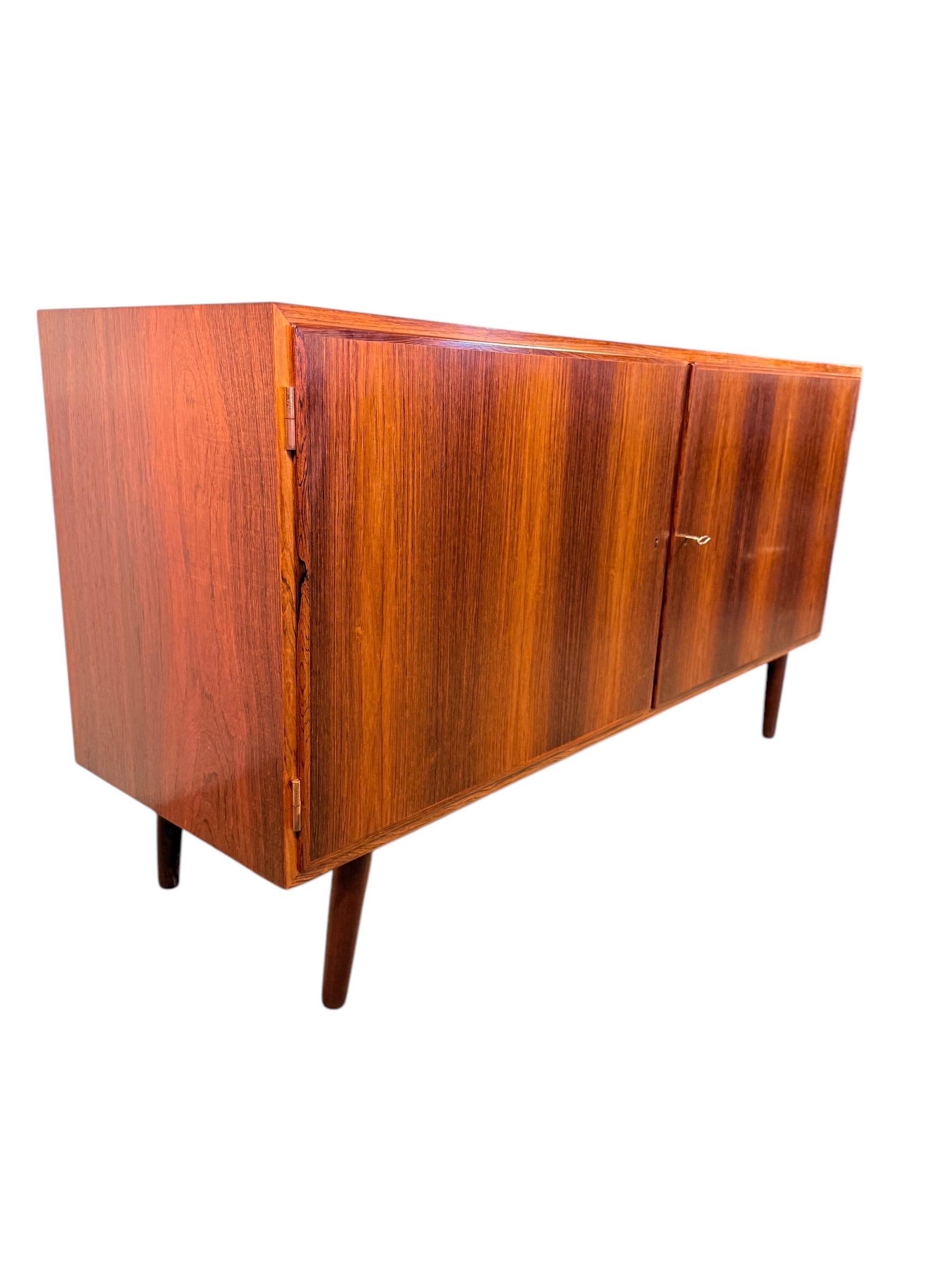 Credenza danese in legno di palissandro della metà del secolo scorso di Carlo Jensen per Hundevad & Co. in vendita 7