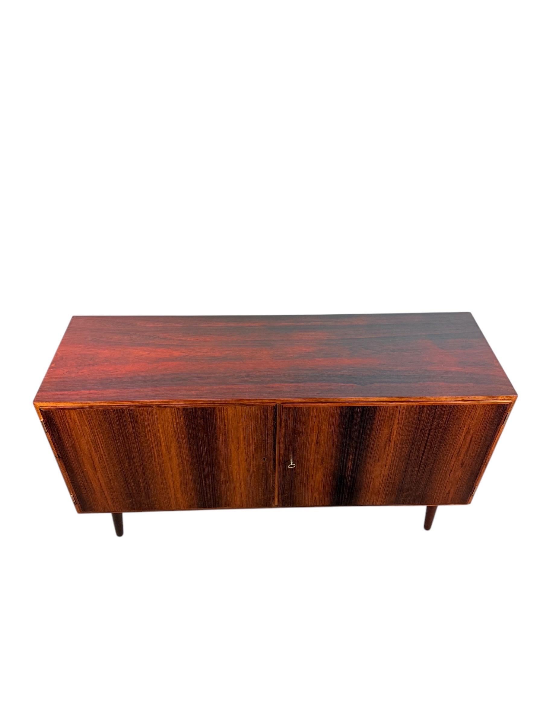 Credenza danese in legno di palissandro della metà del secolo scorso di Carlo Jensen per Hundevad & Co. in vendita 8