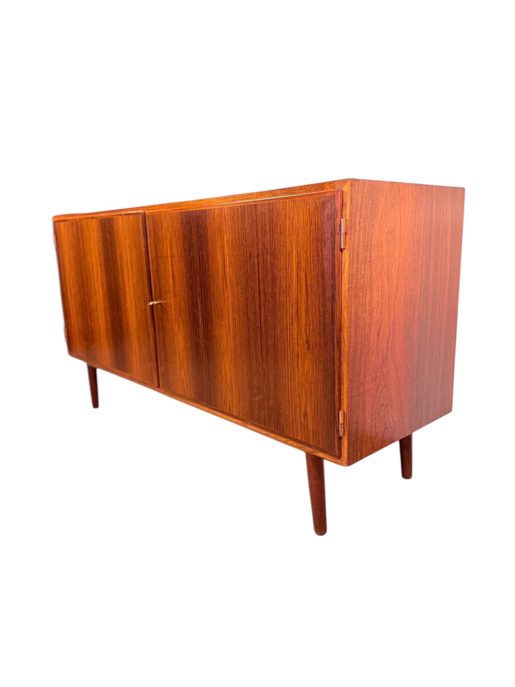 Credenza danese in legno di palissandro della metà del secolo scorso di Carlo Jensen per Hundevad & Co. in vendita 9