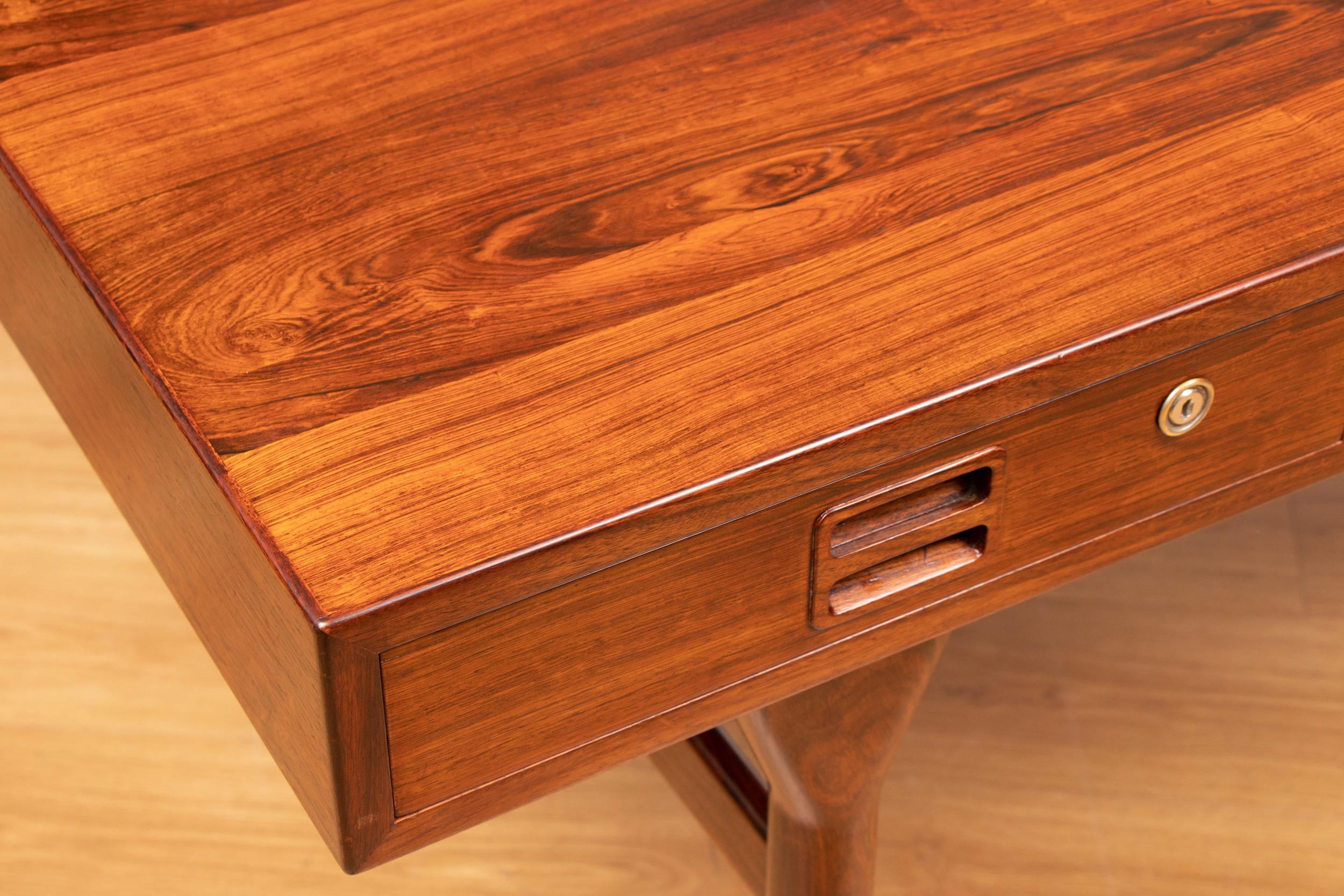 Danish Midcentury Rosewood Desk by Nanna Ditzel In Good Condition In Surbiton, GB