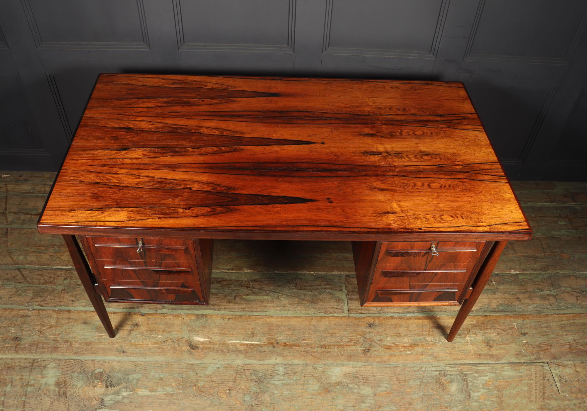 Danish Mid-Century Rosewood Desk In Excellent Condition In Paddock Wood Tonbridge, GB