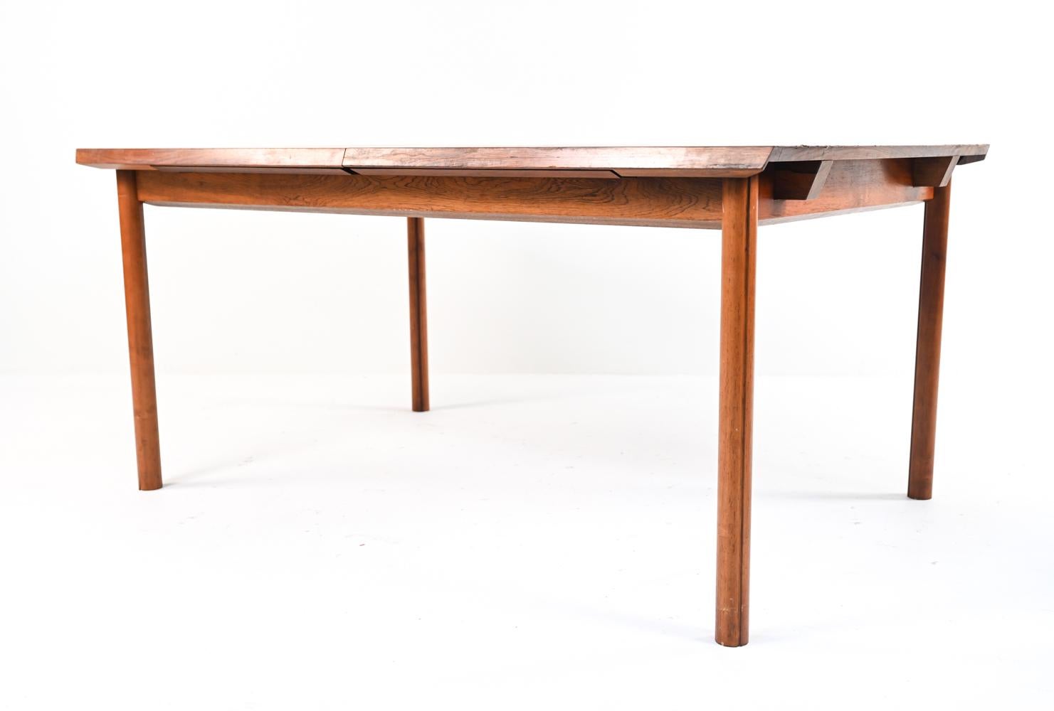 Table de salle à manger à rallonge danoise du milieu du siècle en bois de rose par France & Son en vente 4