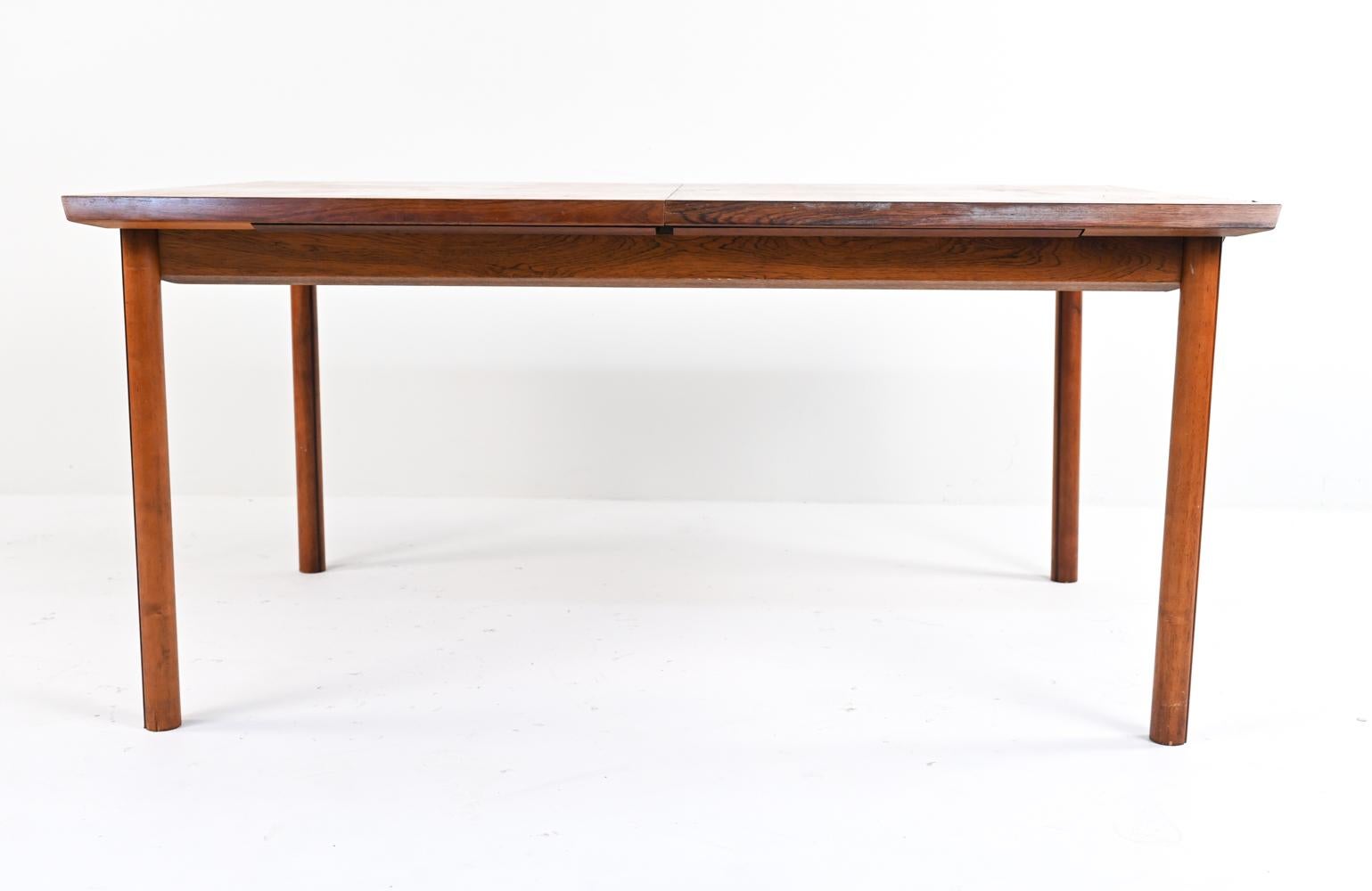 Mid-Century Modern Table de salle à manger à rallonge danoise du milieu du siècle en bois de rose par France & Son en vente