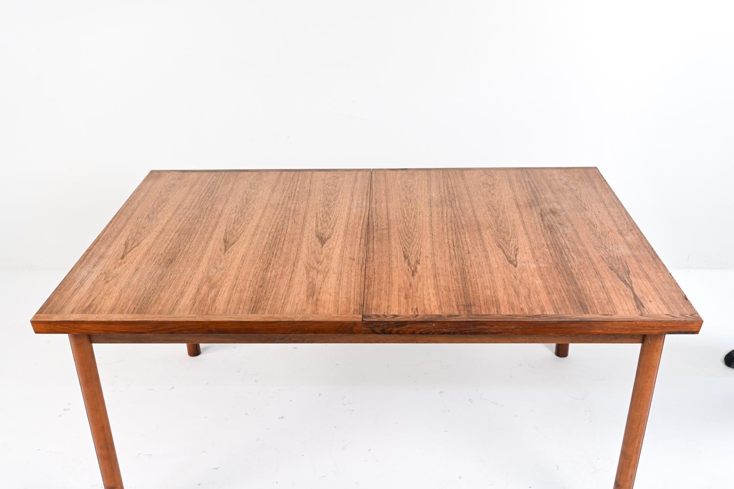 Table de salle à manger à rallonge danoise du milieu du siècle en bois de rose par France & Son en vente 1