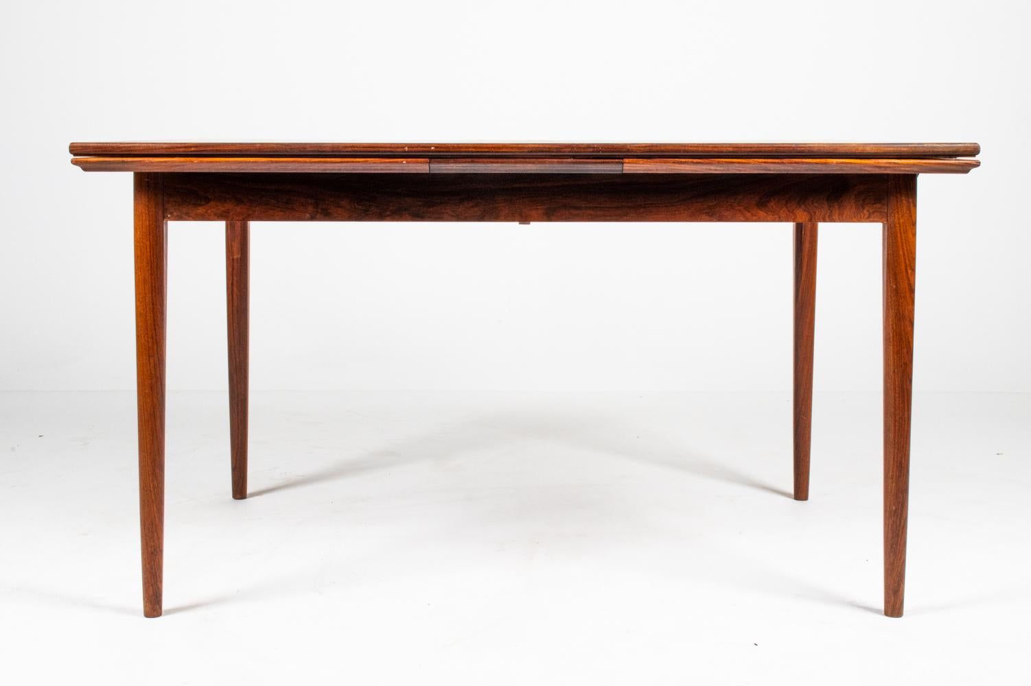 Danish Mid-Century Rosewood Extension Dining Table, c. 1960's In Good Condition For Sale In Norwalk, CT