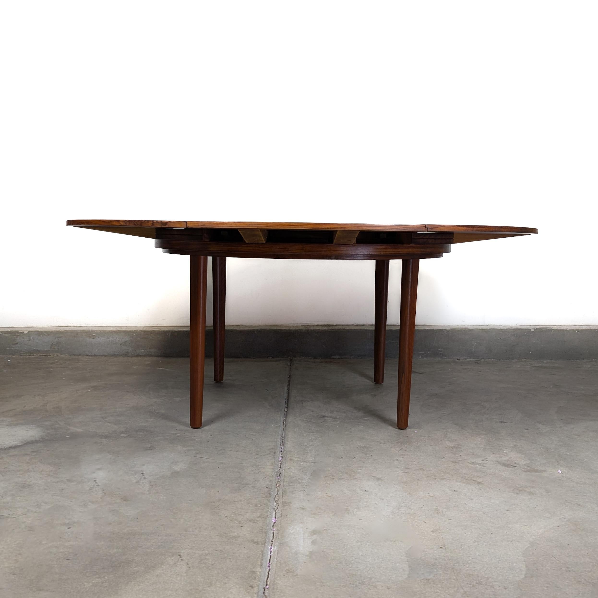 Danish Mid Century Rosewood Flip Flap Circular Dining Table by Dyrlund, c1960s For Sale 6