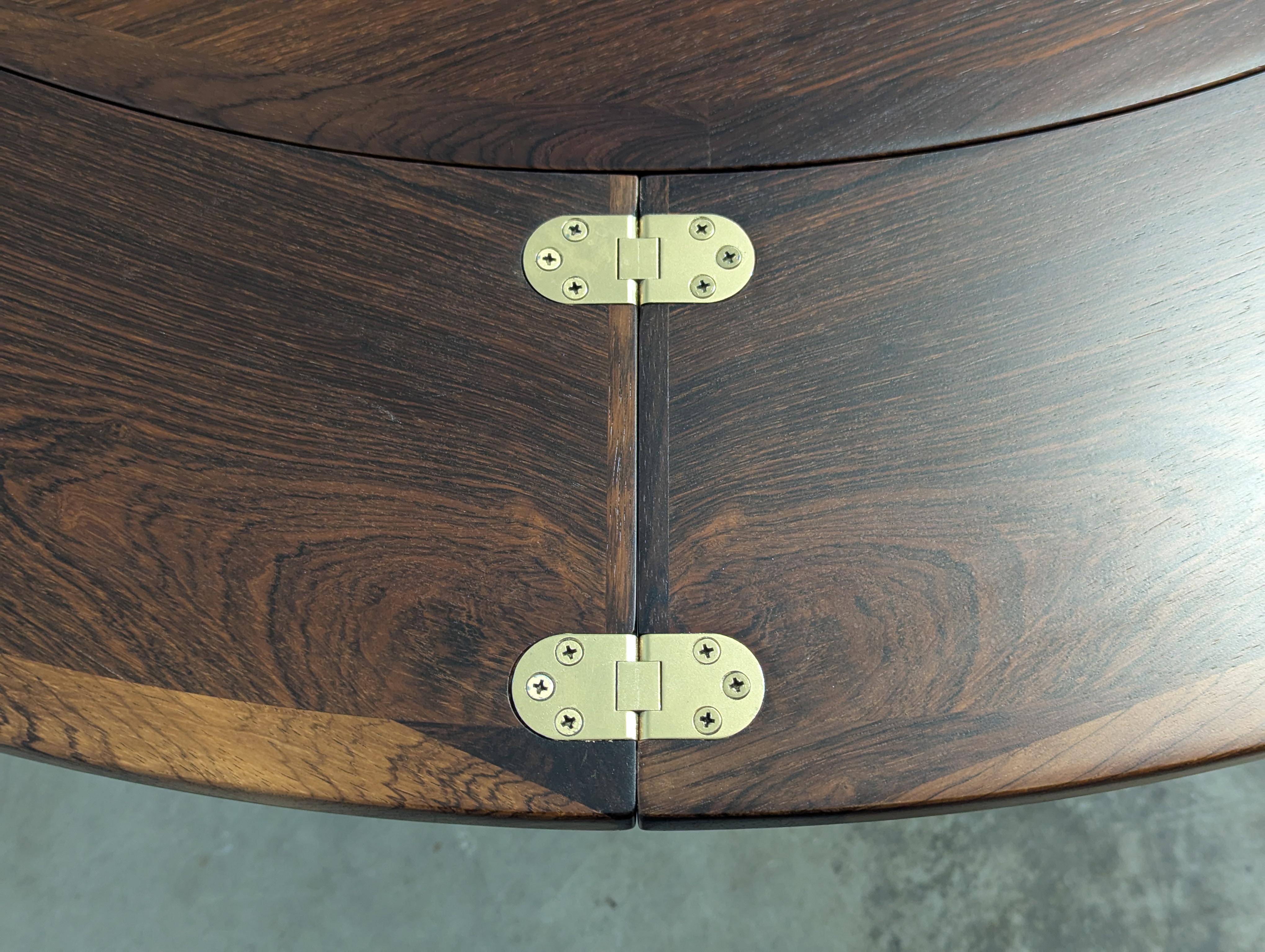 Danish Mid Century Rosewood Flip Flap Circular Dining Table by Dyrlund, c1960s 8