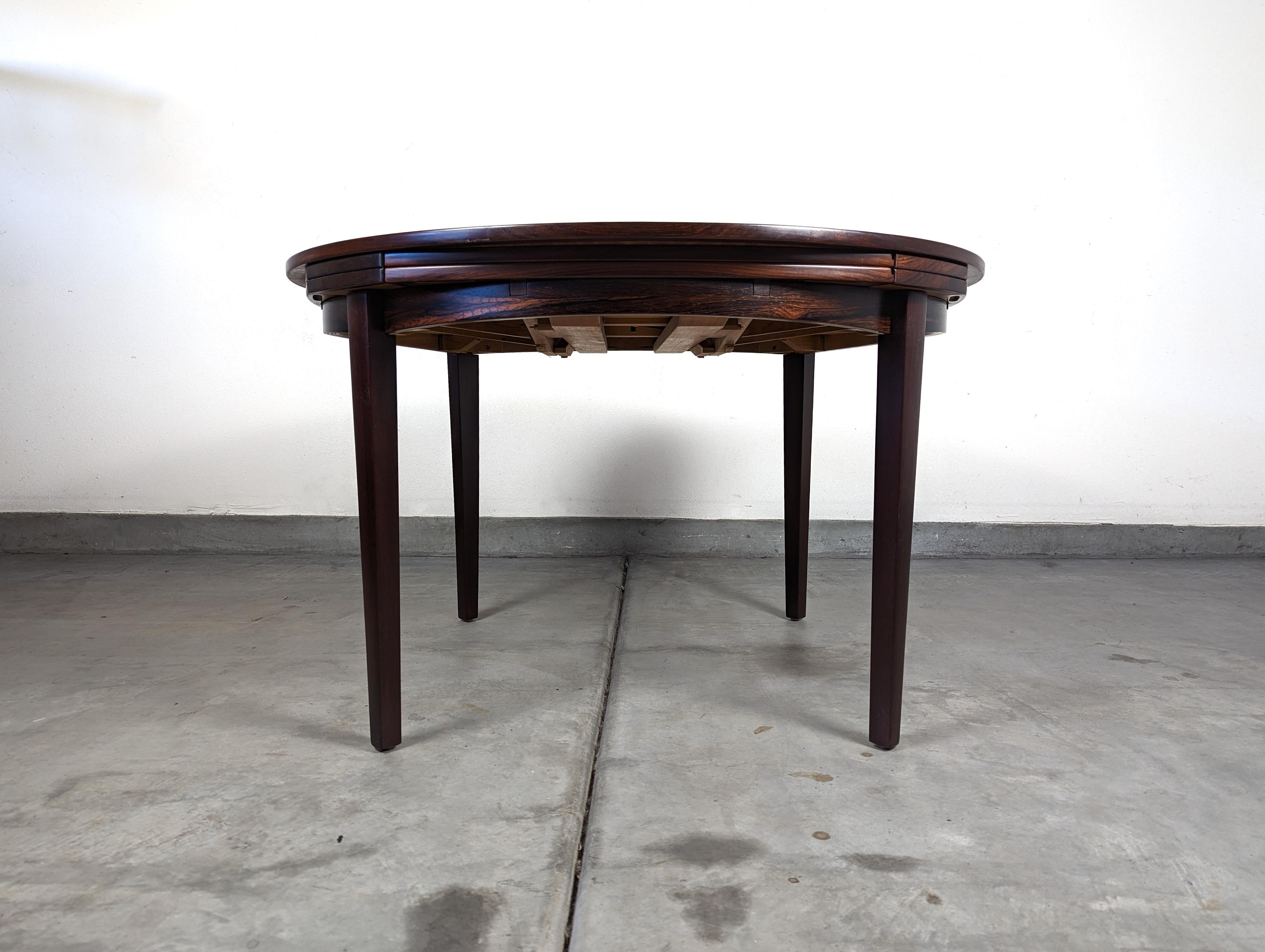 Danish Mid Century Rosewood Flip Flap Circular Dining Table by Dyrlund, c1960s In Excellent Condition In Chino Hills, CA