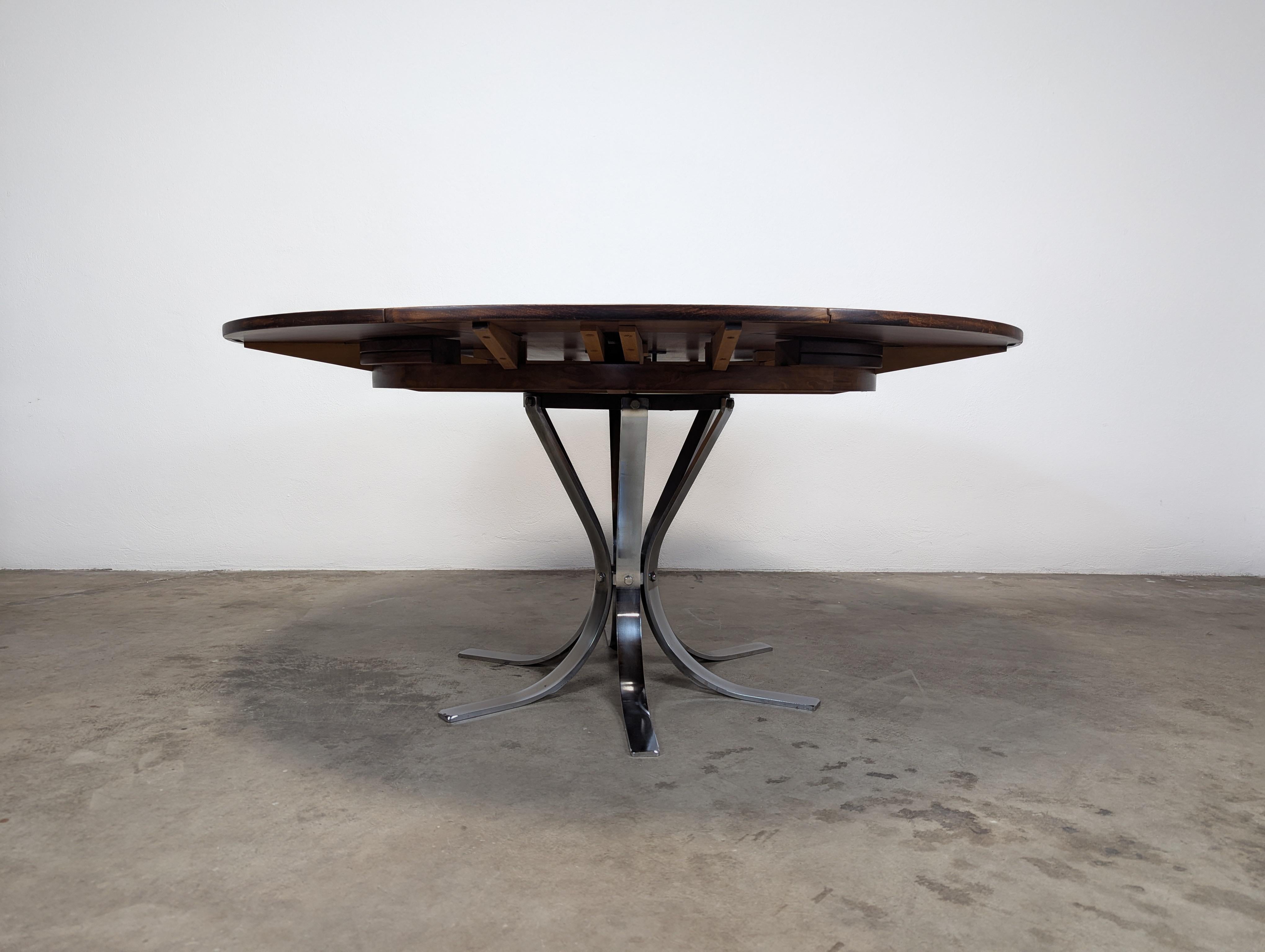 Danish Mid Century Rosewood Flip Flap Circular Dining Table by Dyrlund, c1960s In Excellent Condition In Chino Hills, CA