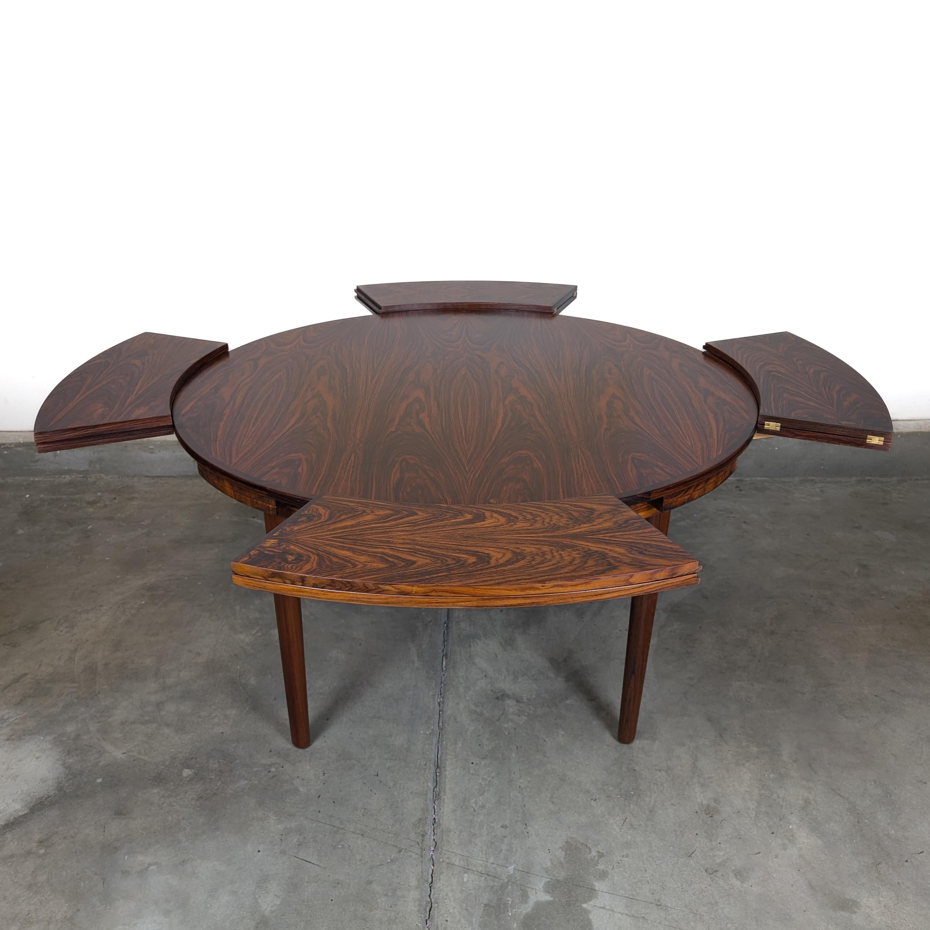 Danish Mid Century Rosewood Flip Flap Circular Dining Table by Dyrlund, c1960s In Excellent Condition For Sale In Chino Hills, CA