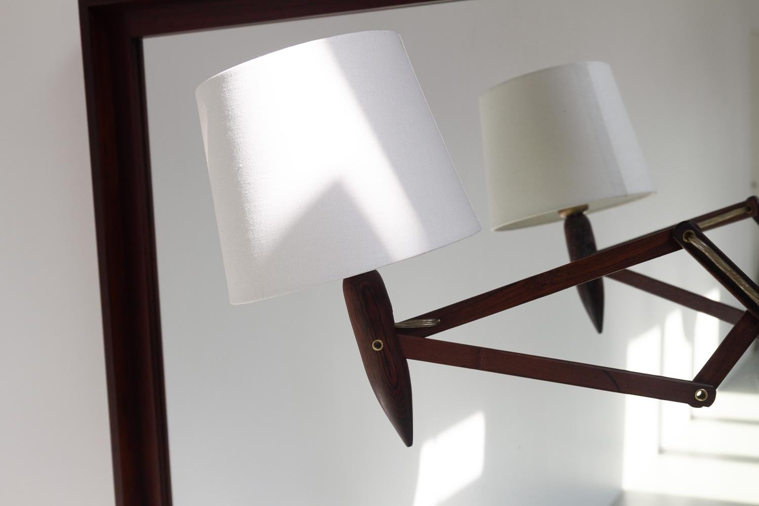 Lampada da parete a forbice in palissandro danese del Mid-Century, anni '60. In condizioni buone in vendita a Asaa, DK