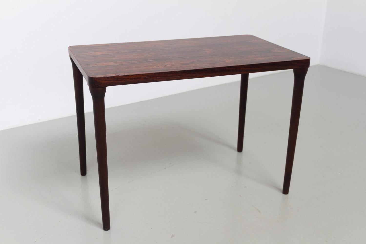 Mesa auxiliar danesa de palisandro de mediados de siglo, años 60. en venta 5