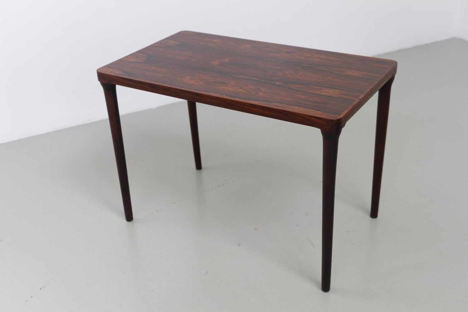 Mesa auxiliar danesa de palisandro de mediados de siglo, años 60. en venta 8