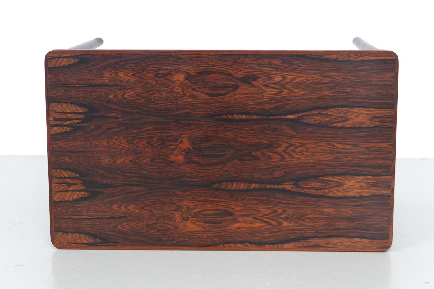 Mesa auxiliar danesa de palisandro de mediados de siglo, años 60. en venta 11