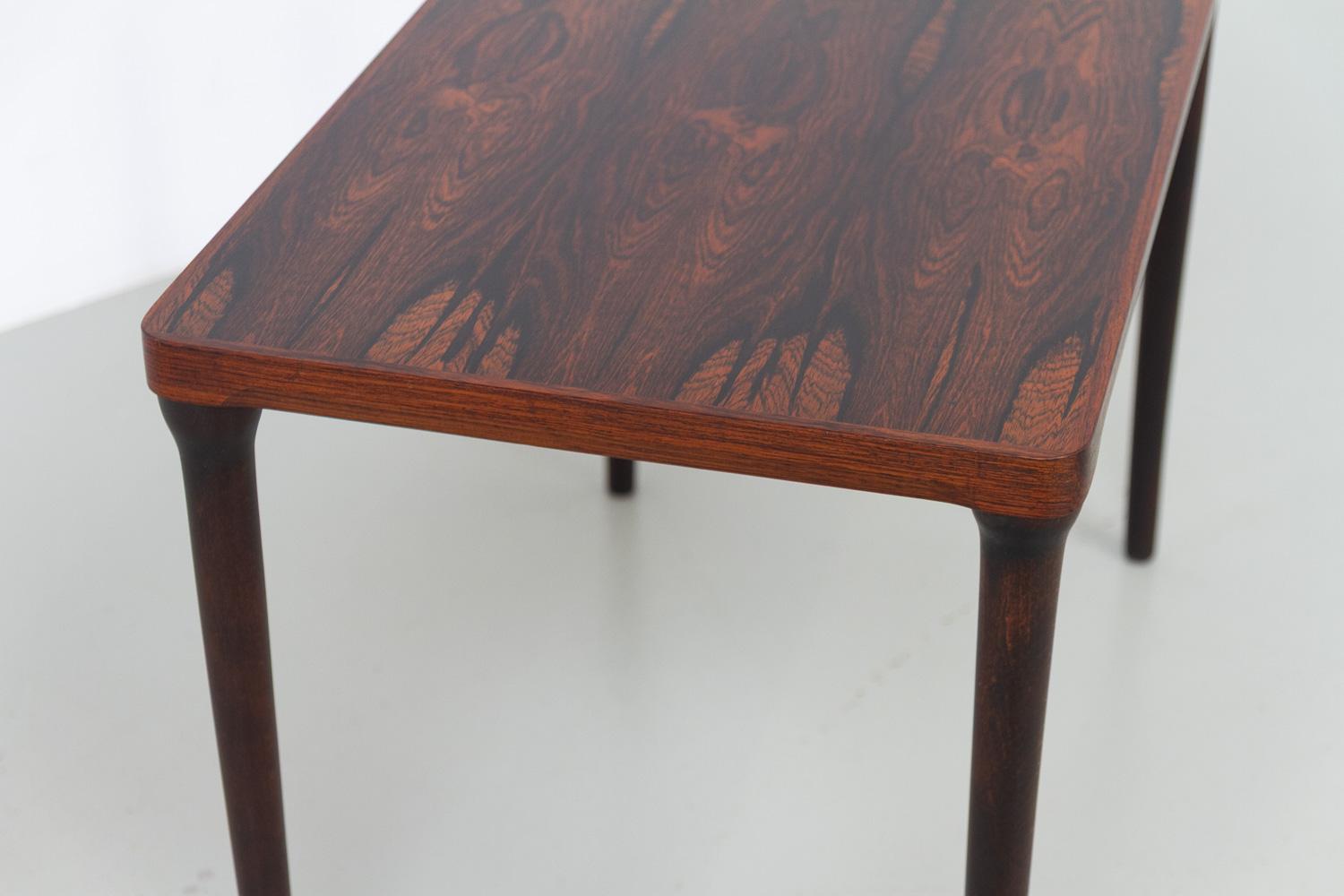 Mesa auxiliar danesa de palisandro de mediados de siglo, años 60. en venta 12