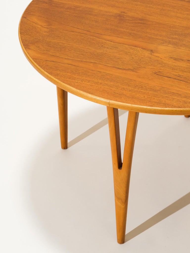 Danish Mid-Century Round Coffee Table in Teak and Beech For Sale at 1stDibs