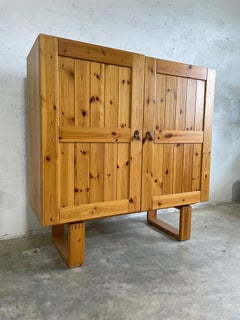 Mueble Bar Alto o Aparador Rústico Danés de Mediados de Siglo Pino