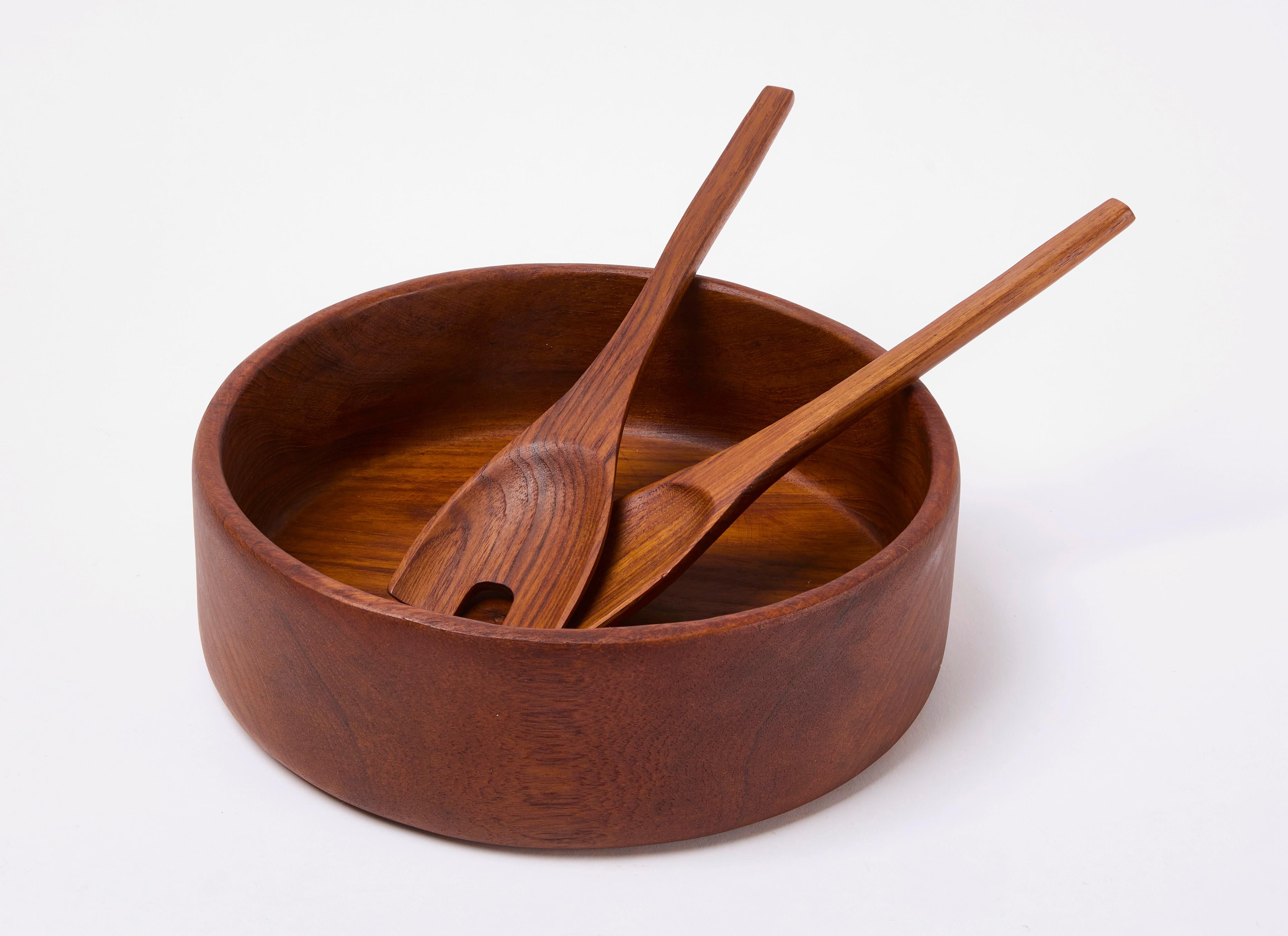 Danish Mid Century Salad Bowl and Two Serving Utensils In Good Condition For Sale In Branford, CT
