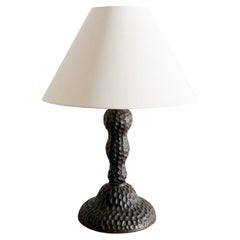 Lampada da tavolo scultorea danese di metà secolo in ghisa prodotta in Danimarca, anni '40