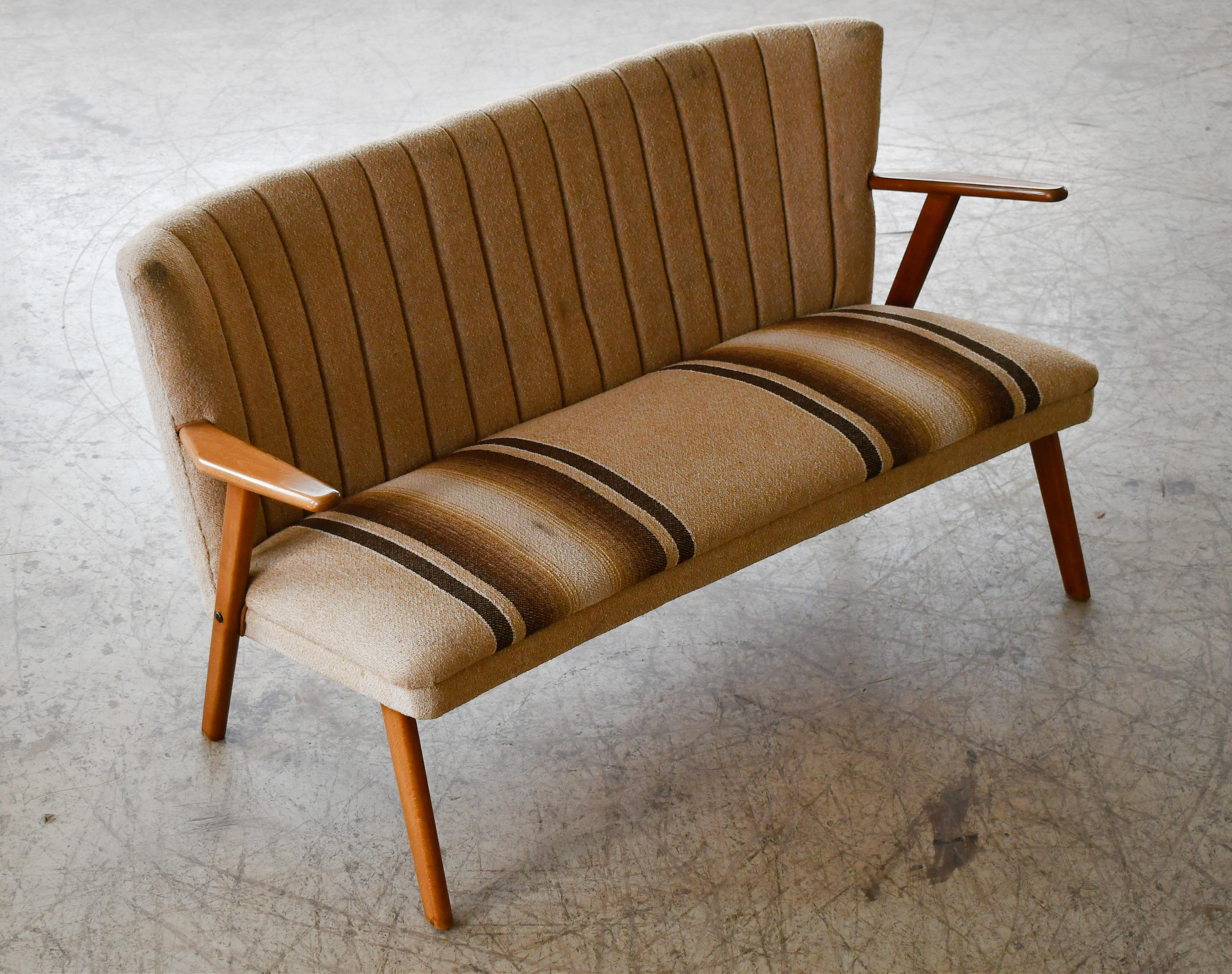 Sofá o loveseat danés de mediados de siglo al estilo de Kurt Olsen, años 50 Escandinavo moderno en venta