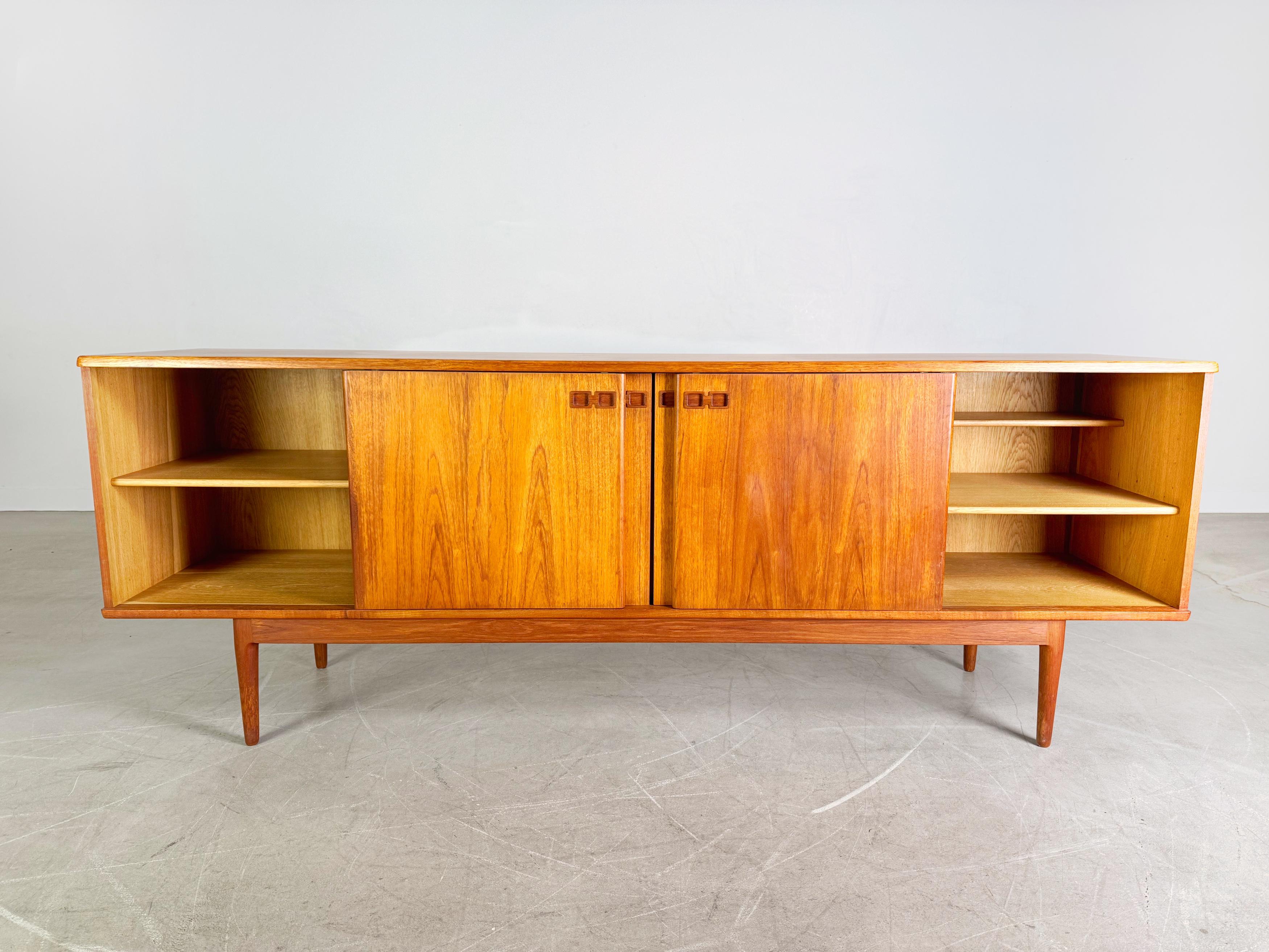 Danish Mid Century sideboard Christian Linneberg teak vintage 60s sideboard In Good Condition For Sale In Berlin, DE
