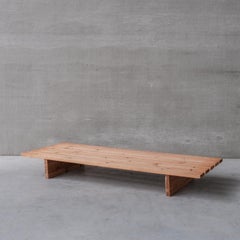 Letto da giorno danese a doghe in pino del Medioevo '2 Disponibile'