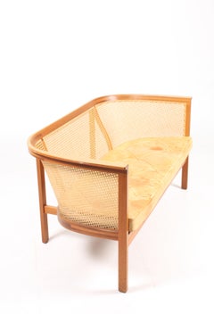 Divano danese del Medioevo in mogano e pelle patinata di Rud Thygesen