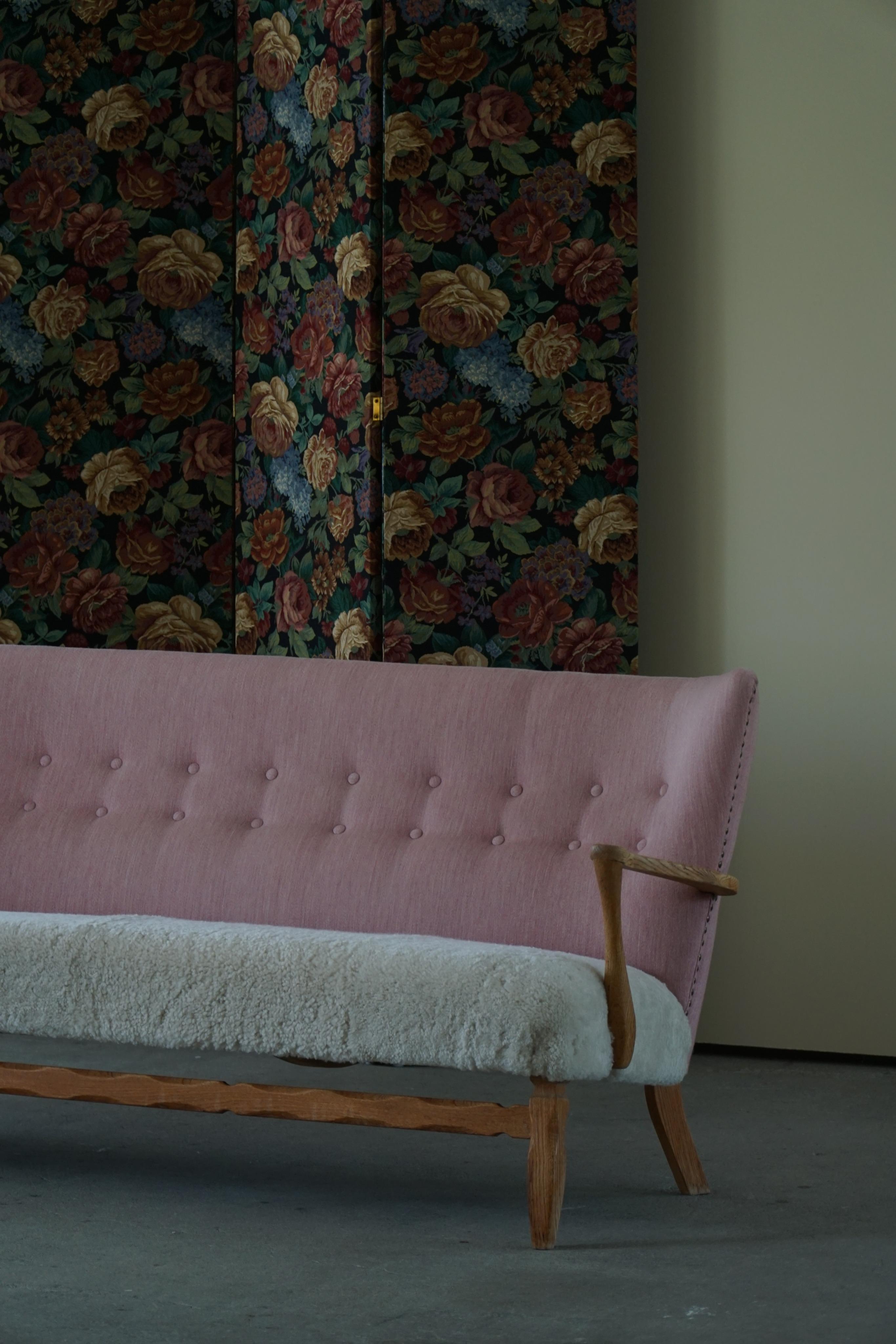 Danish Mid Century Sofa in Oak, Reupholstered in Lambswool, Viggo Boesen 1960s In Good Condition In Odense, DK