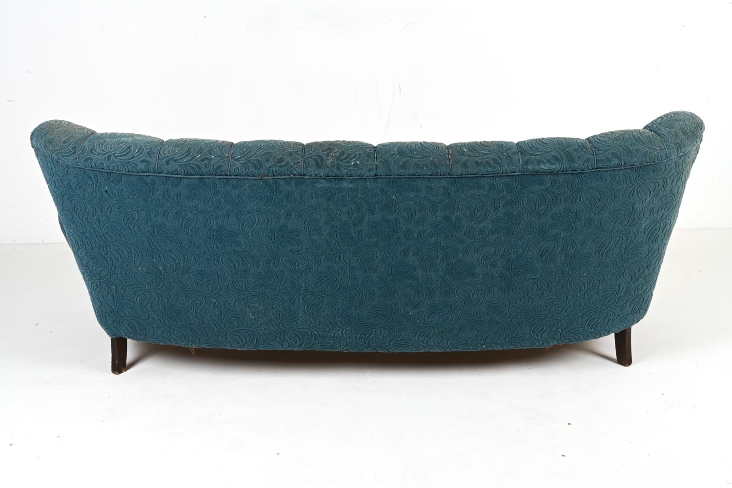 Danish Mid-Century Sofa in the Style of Flemming Lassen For Sale 5