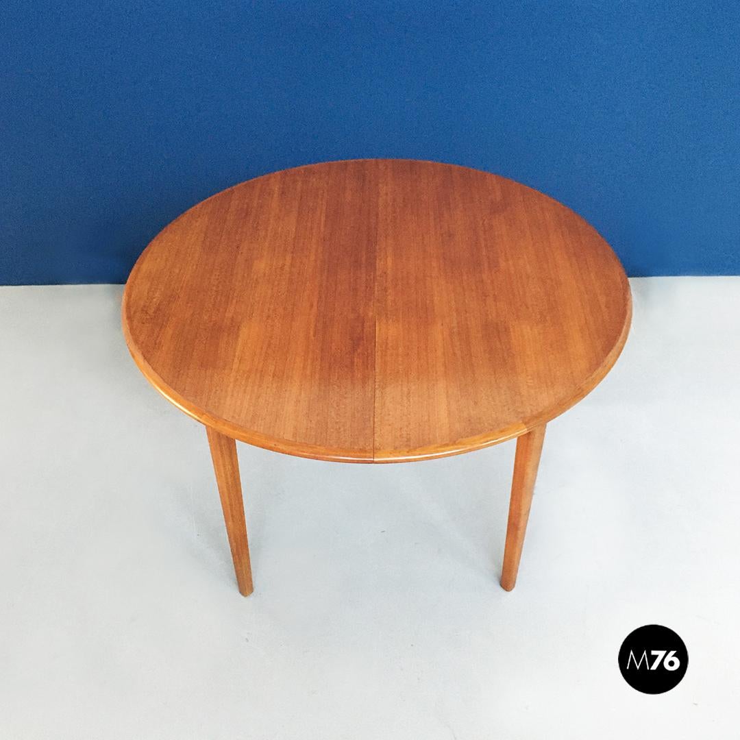 Danish Midcentury Solid Blond Teak Adjustable Dining Table, 1960s In Good Condition In MIlano, IT