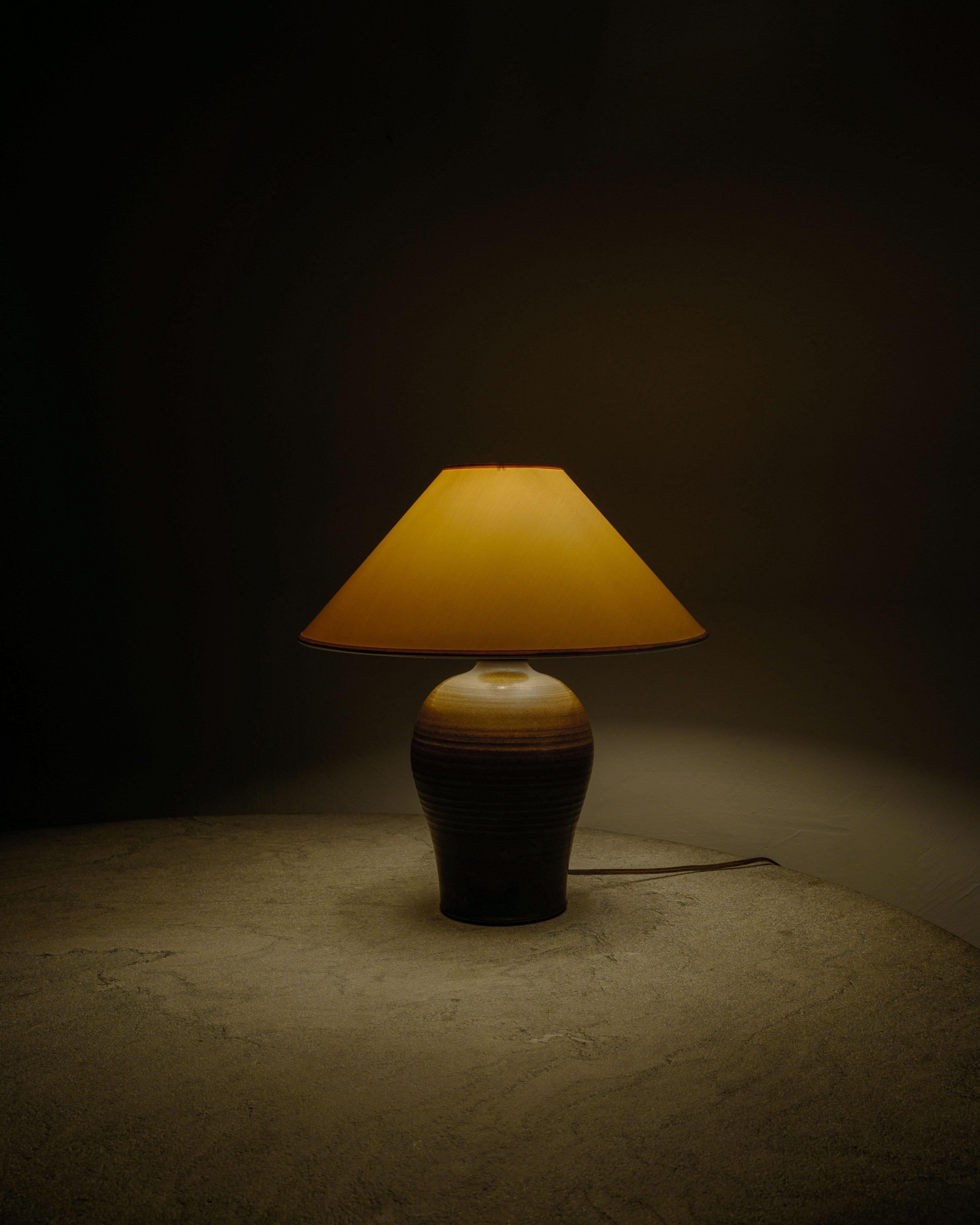 Lampada da tavolo danese di metà secolo in gres ceramico con smalto verde, anni '60 In condizioni buone in vendita a Stockholm, SE