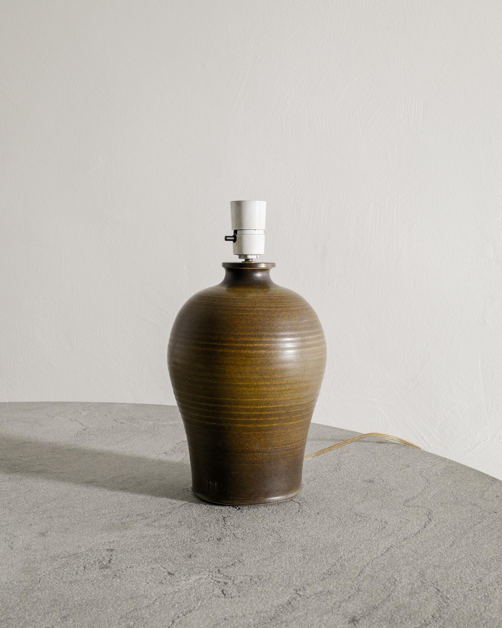 Grès porcellanato Lampada da tavolo danese di metà secolo in gres ceramico con smalto verde, anni '60 in vendita