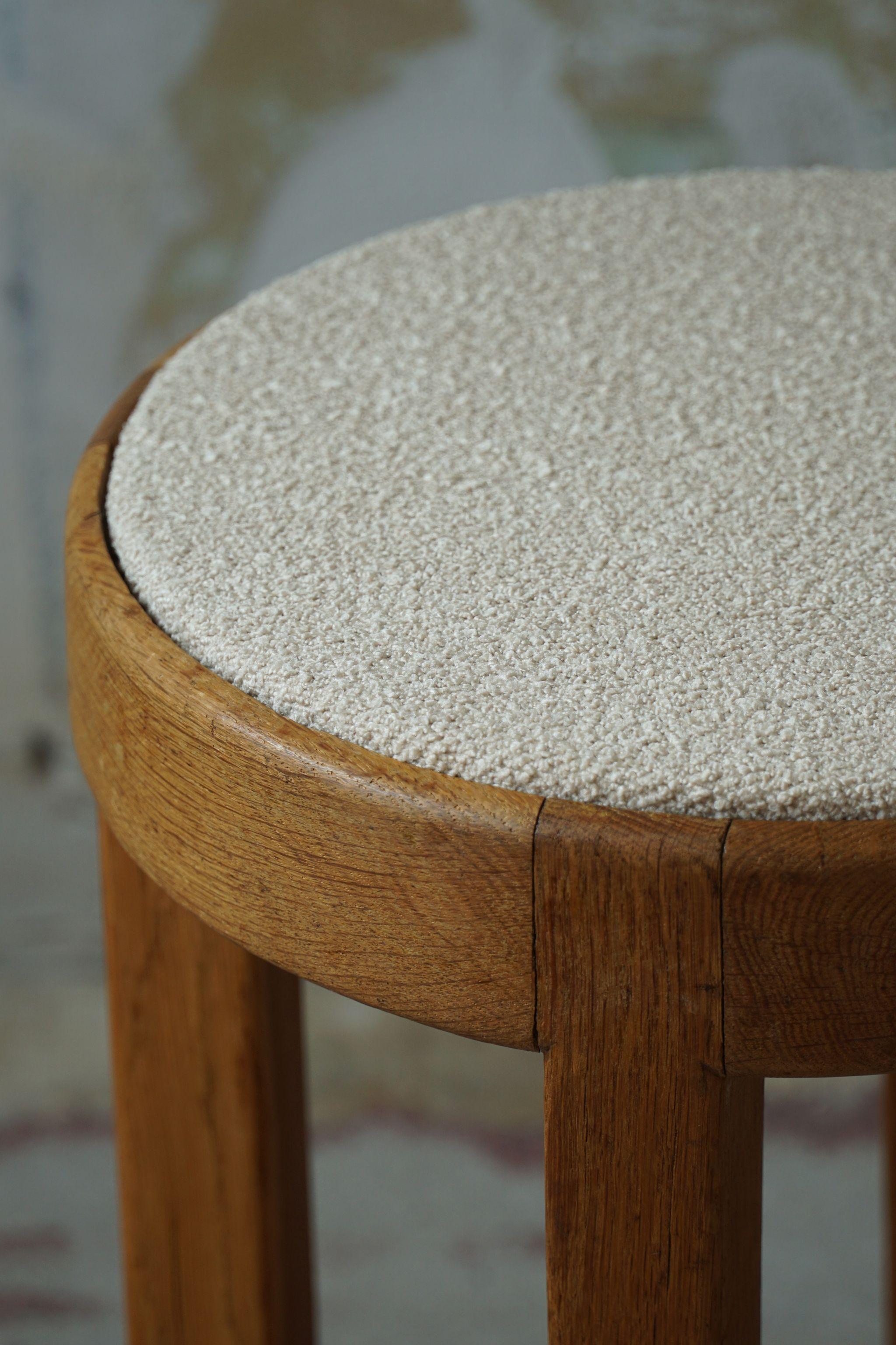 Danish Mid Century Stool in Oak and Reupholstered in Bouclé Wool, ca 1950s In Good Condition For Sale In Odense, DK