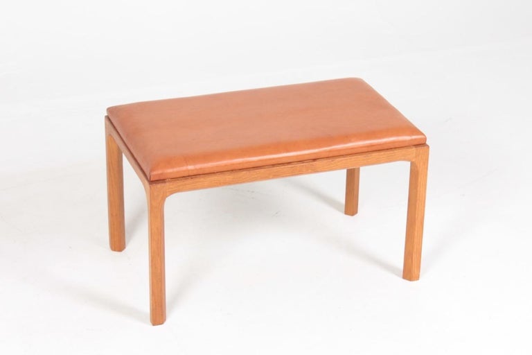 Danish Midcentury Stool in Patinated Leather and Oak by Kai Kristiansen In Good Condition For Sale In Lejre, DK