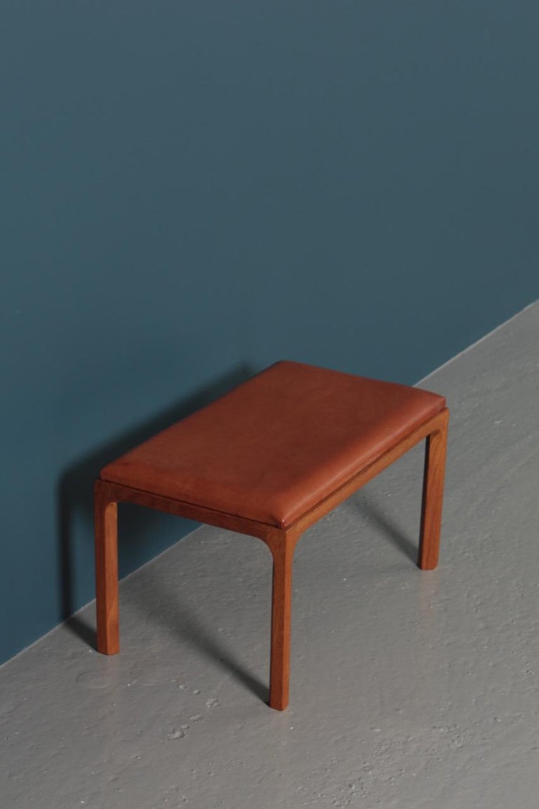 Danish Midcentury Stool in Patinated Leather and Oak by Kai Kristiansen For Sale 3