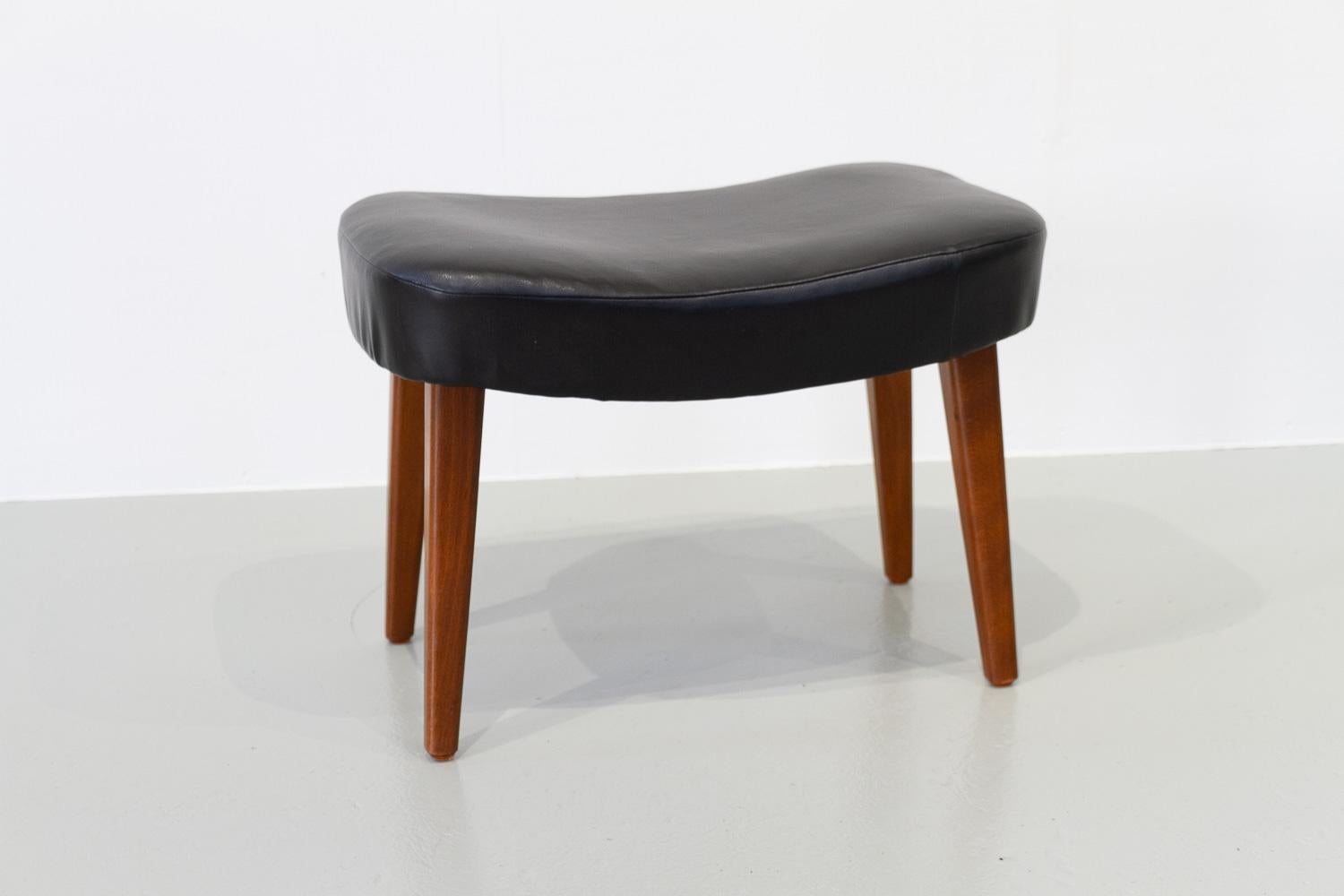 Danish Mid-Century Stool Model Pragh by Madsen & Schubell, 1950s.
Ottoman or foot stool designed by Dansih architects Ib Madsen and Acton Schubell and manufactured in their own workshop in Denmark in the 1950s.
It has later been re upholstered in