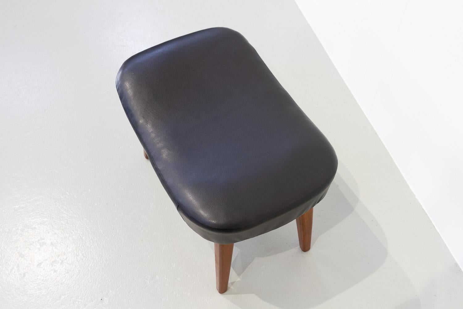 Danish Mid-Century Stool Model Pragh by Madsen & Schubell, 1950s. In Good Condition For Sale In Asaa, DK