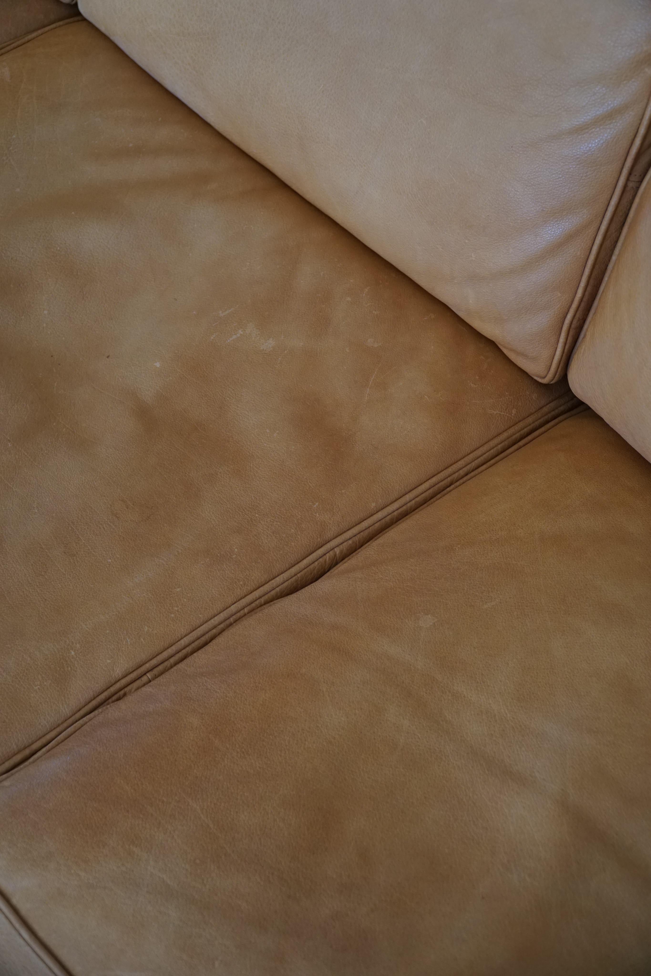 Dänisches Stouby 3-Sitzer-Sofa aus cognacbraunem Leder aus der Jahrhundertmitte, 1970er Jahre im Angebot 10