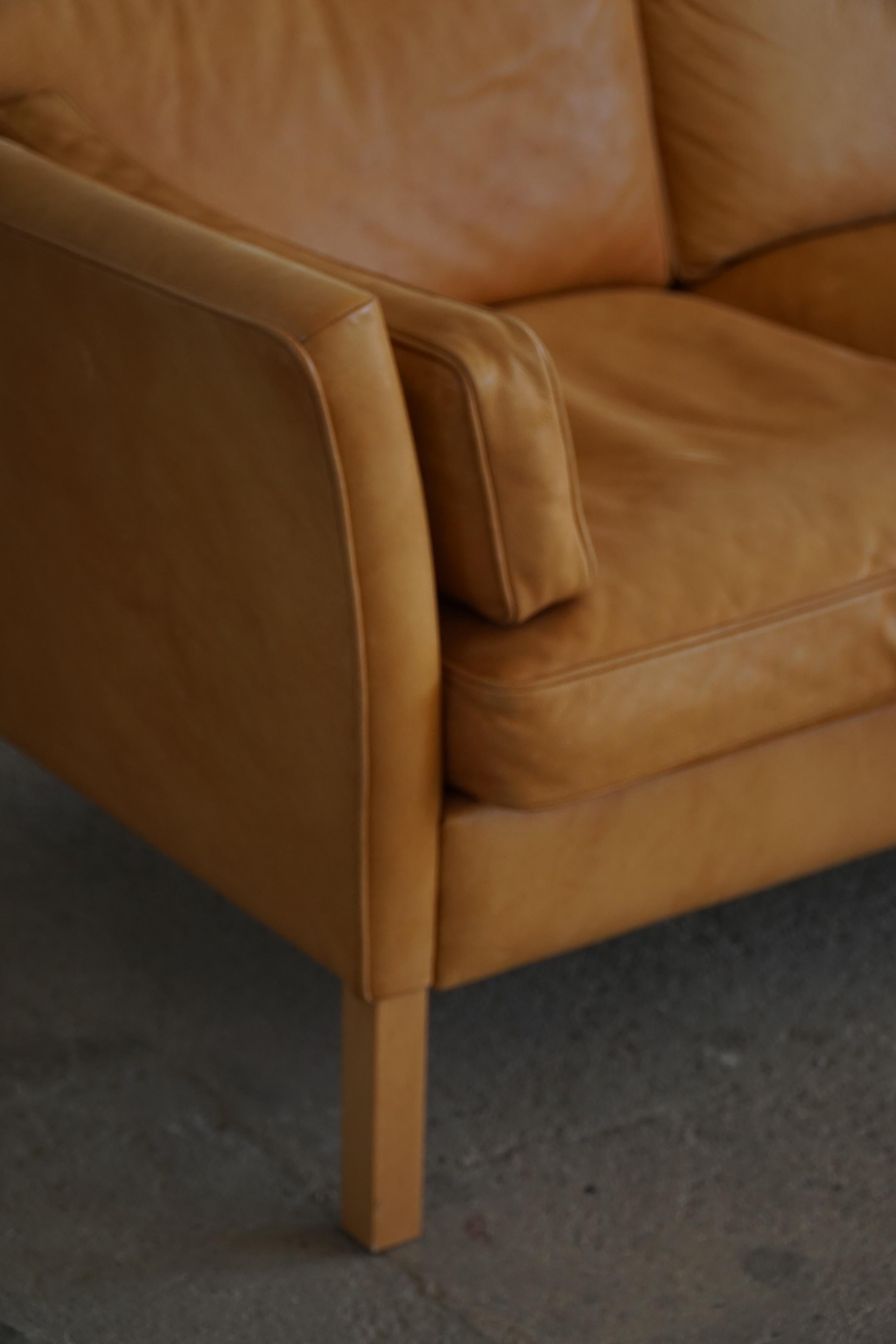 Dänisches Stouby 3-Sitzer-Sofa aus cognacbraunem Leder aus der Jahrhundertmitte, 1970er Jahre im Angebot 11