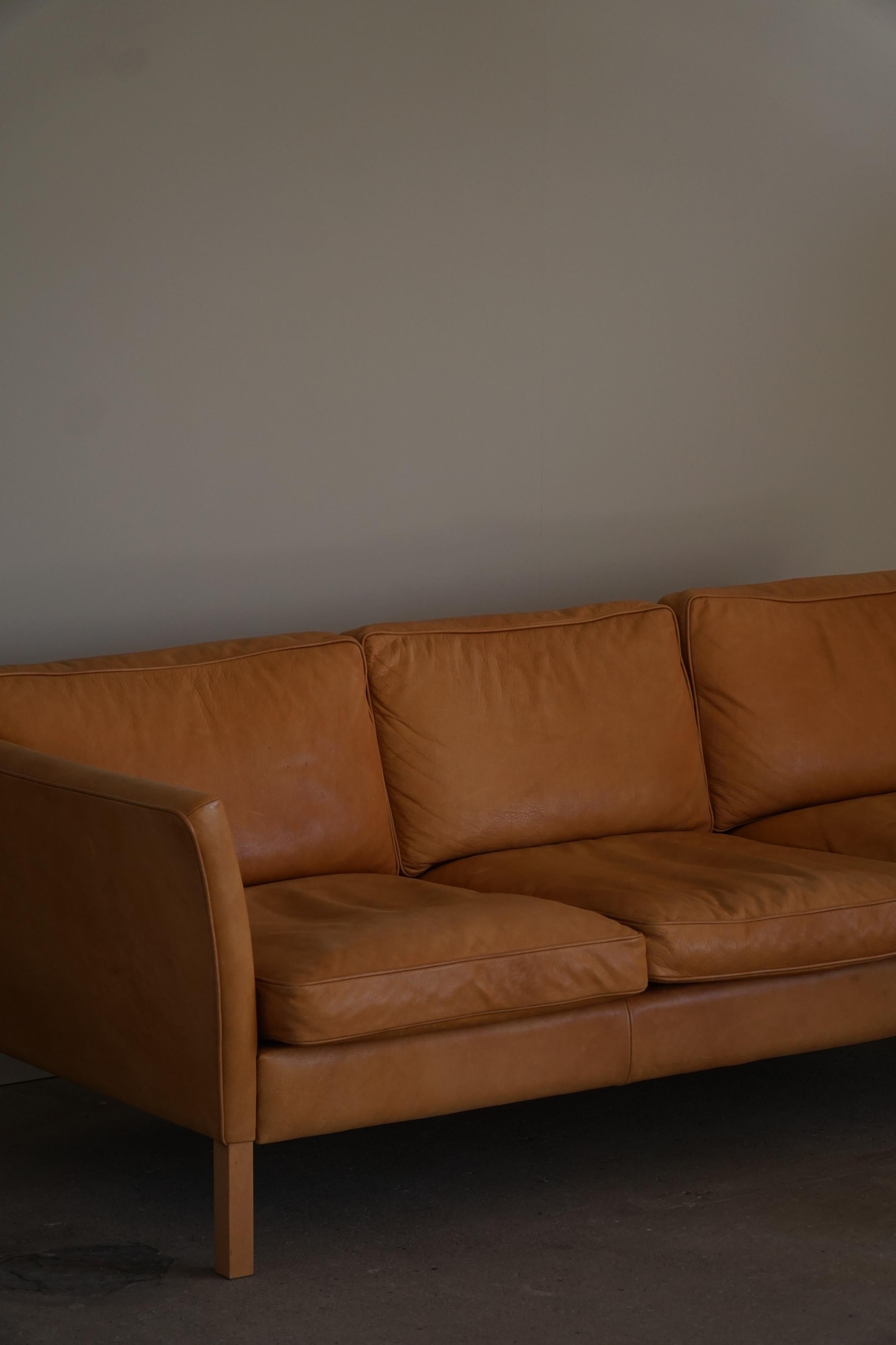 Dänisches Stouby 3-Sitzer-Sofa aus cognacbraunem Leder aus der Jahrhundertmitte, 1970er Jahre im Angebot 12
