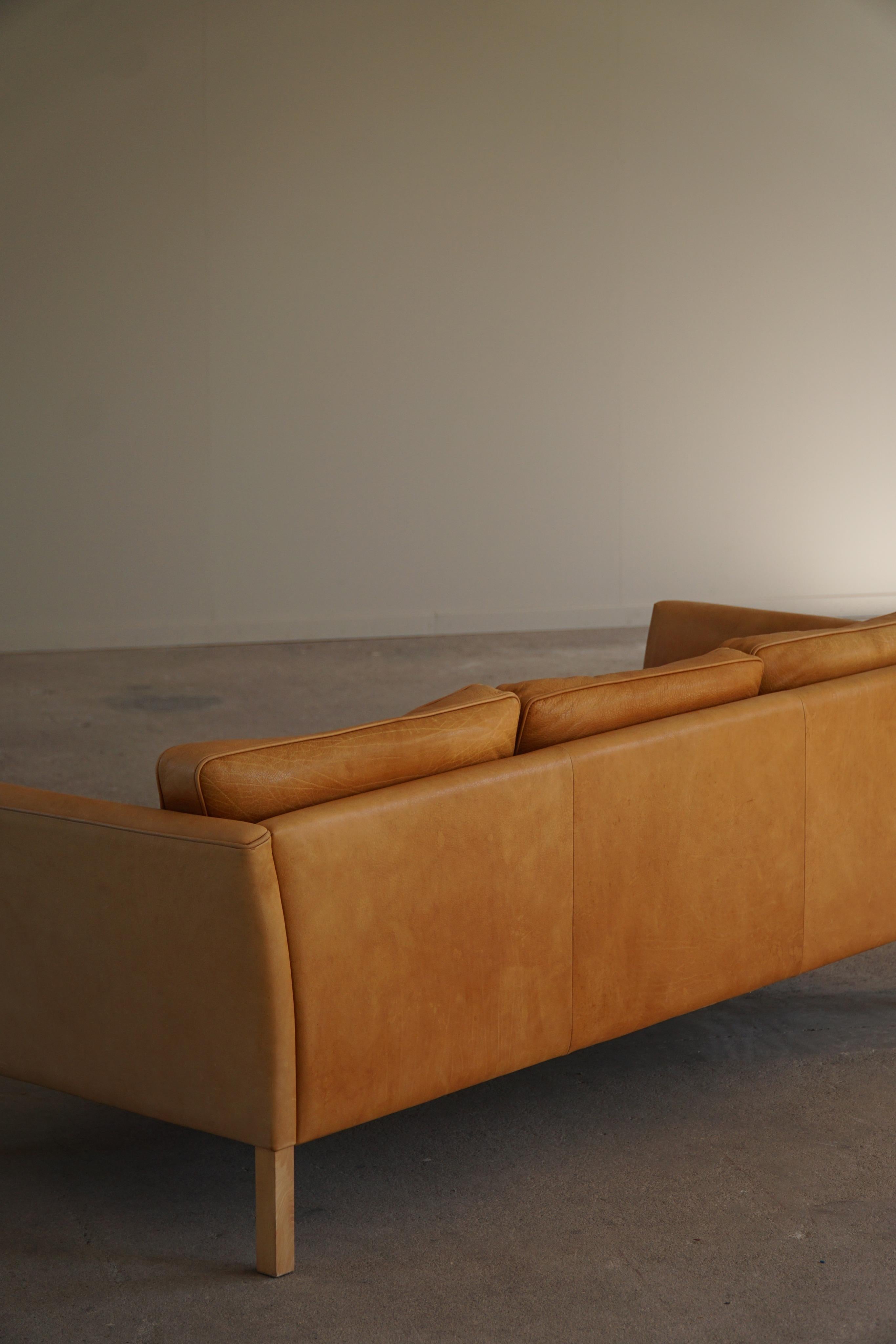 Dänisches Stouby 3-Sitzer-Sofa aus cognacbraunem Leder aus der Jahrhundertmitte, 1970er Jahre im Angebot 13