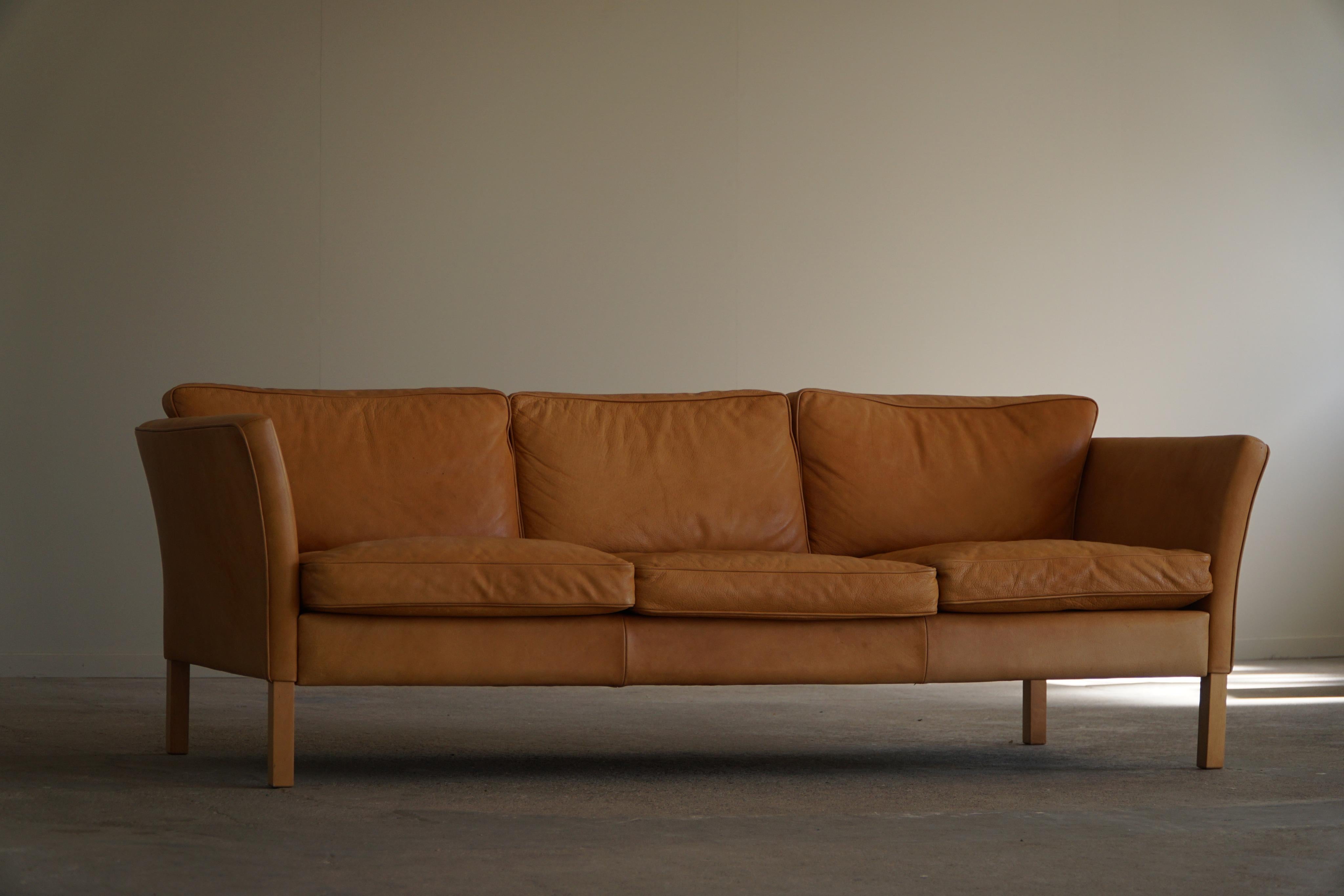 Dänisches Stouby 3-Sitzer-Sofa aus cognacbraunem Leder aus der Jahrhundertmitte, 1970er Jahre im Angebot 15