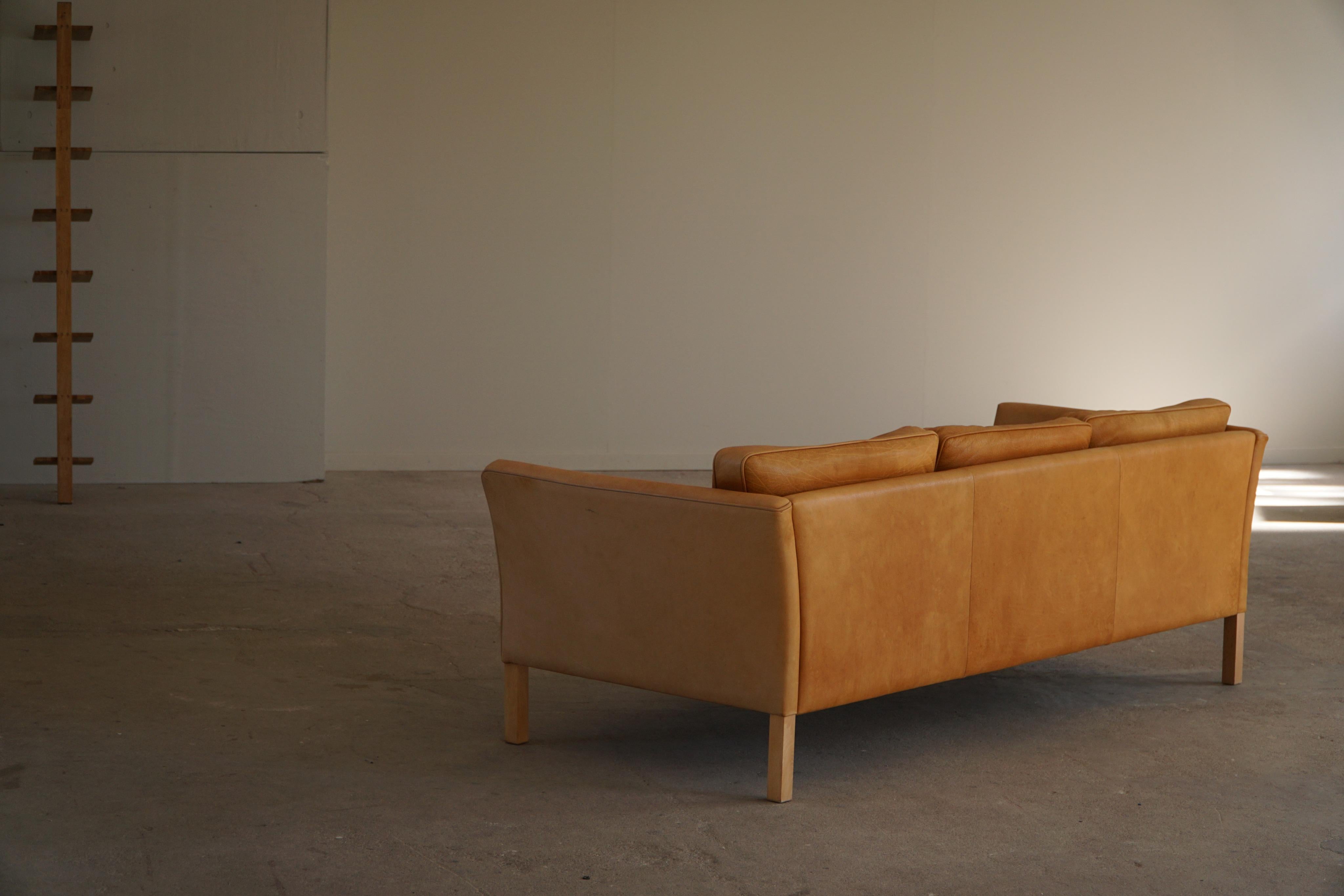 Dänisches Stouby 3-Sitzer-Sofa aus cognacbraunem Leder aus der Jahrhundertmitte, 1970er Jahre im Angebot 2