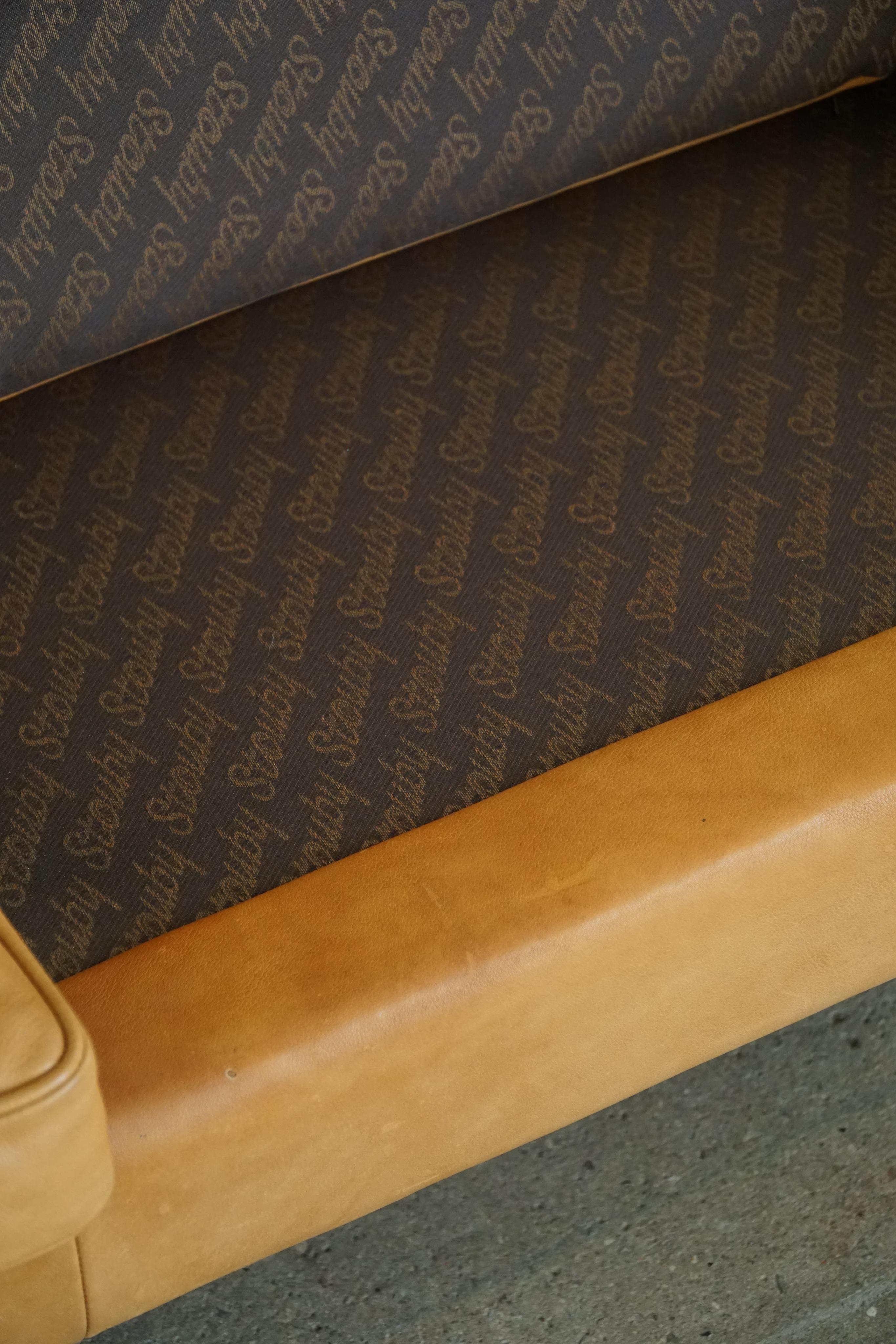 Dänisches Stouby 3-Sitzer-Sofa aus cognacbraunem Leder aus der Jahrhundertmitte, 1970er Jahre im Angebot 3